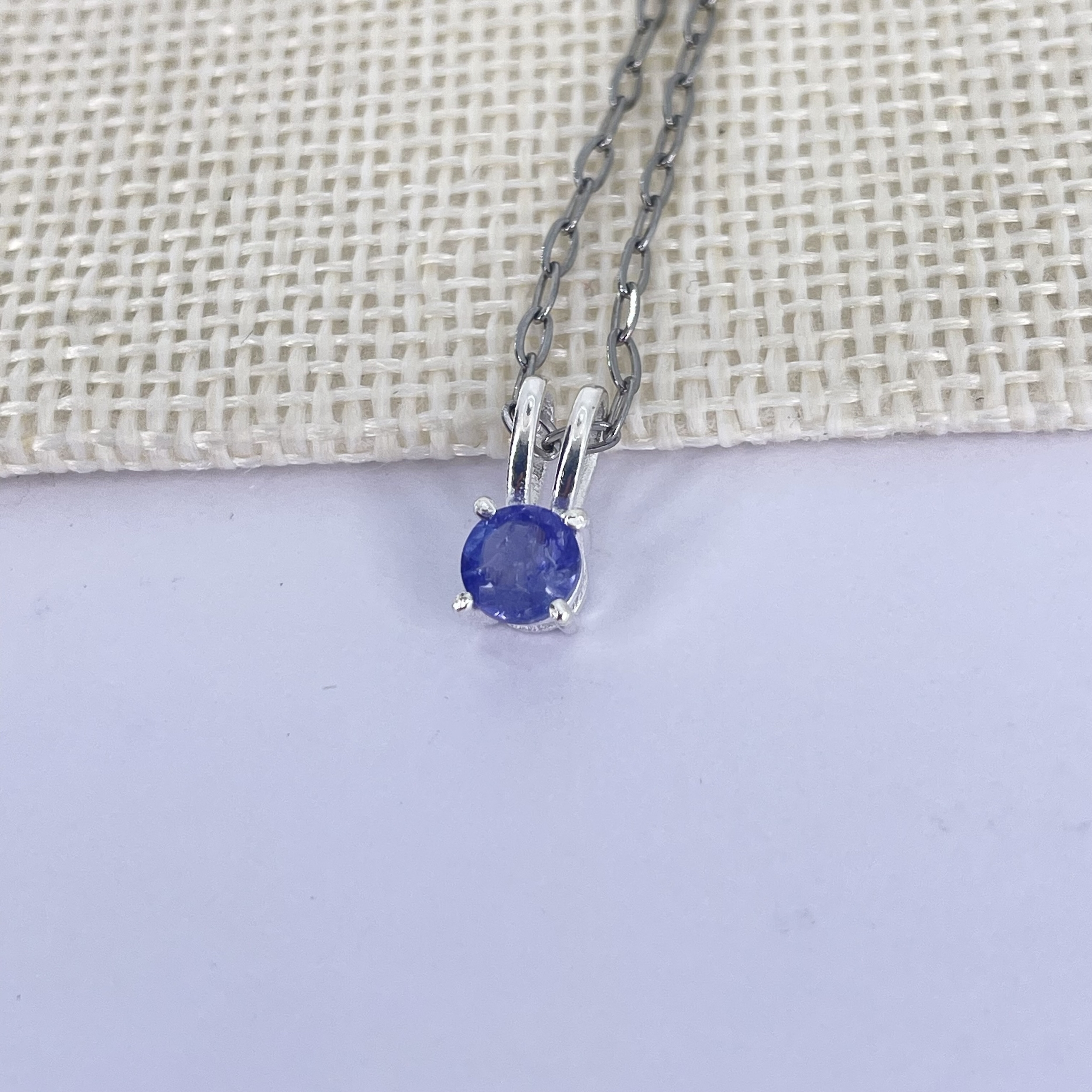 PENDENTIF-GRIFFES-TANZANITE-ARGENT-PIERRES-DU-MONDE-VOSGES