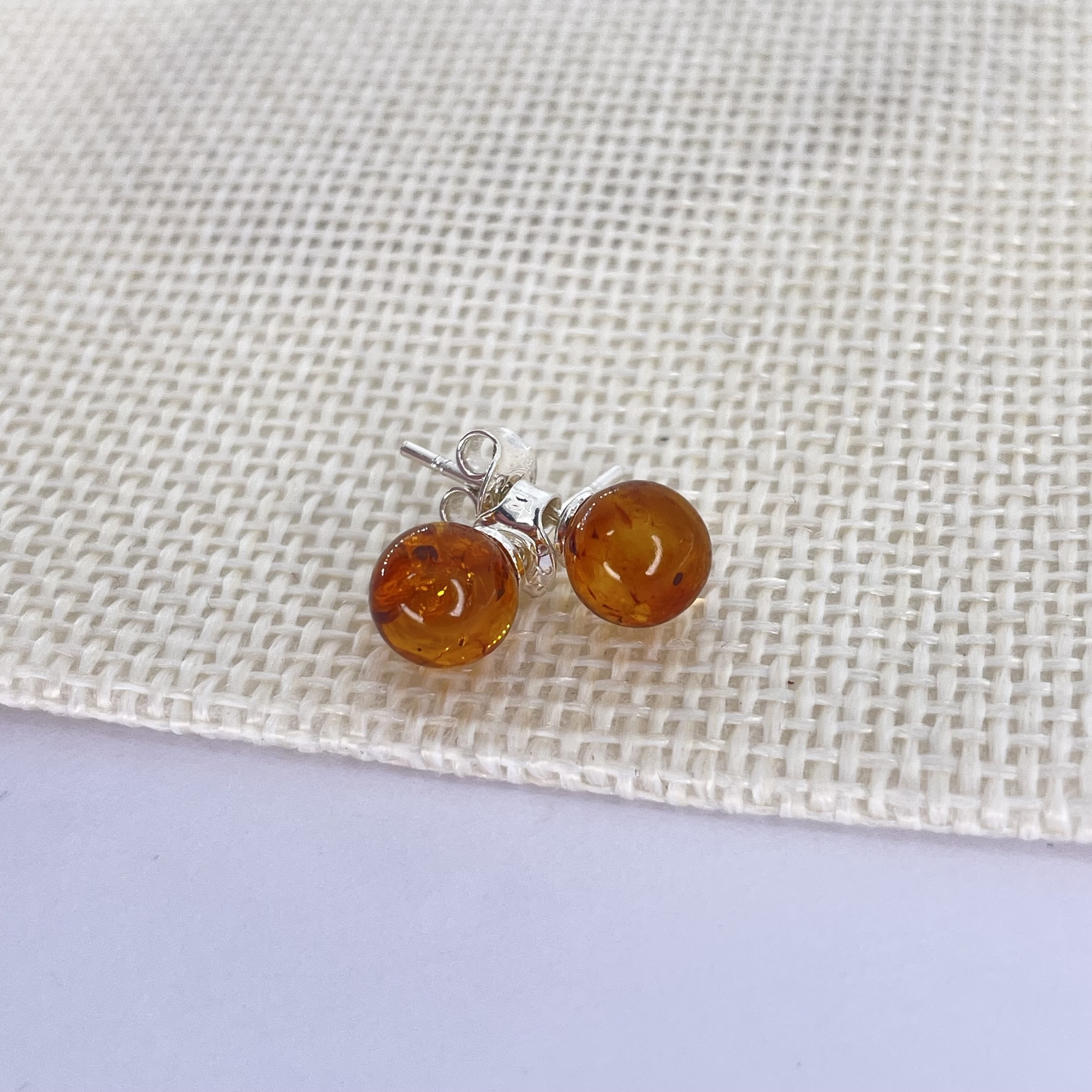 Boucles d\'oreilles puce perles d\'ambre 7mm et argent 925