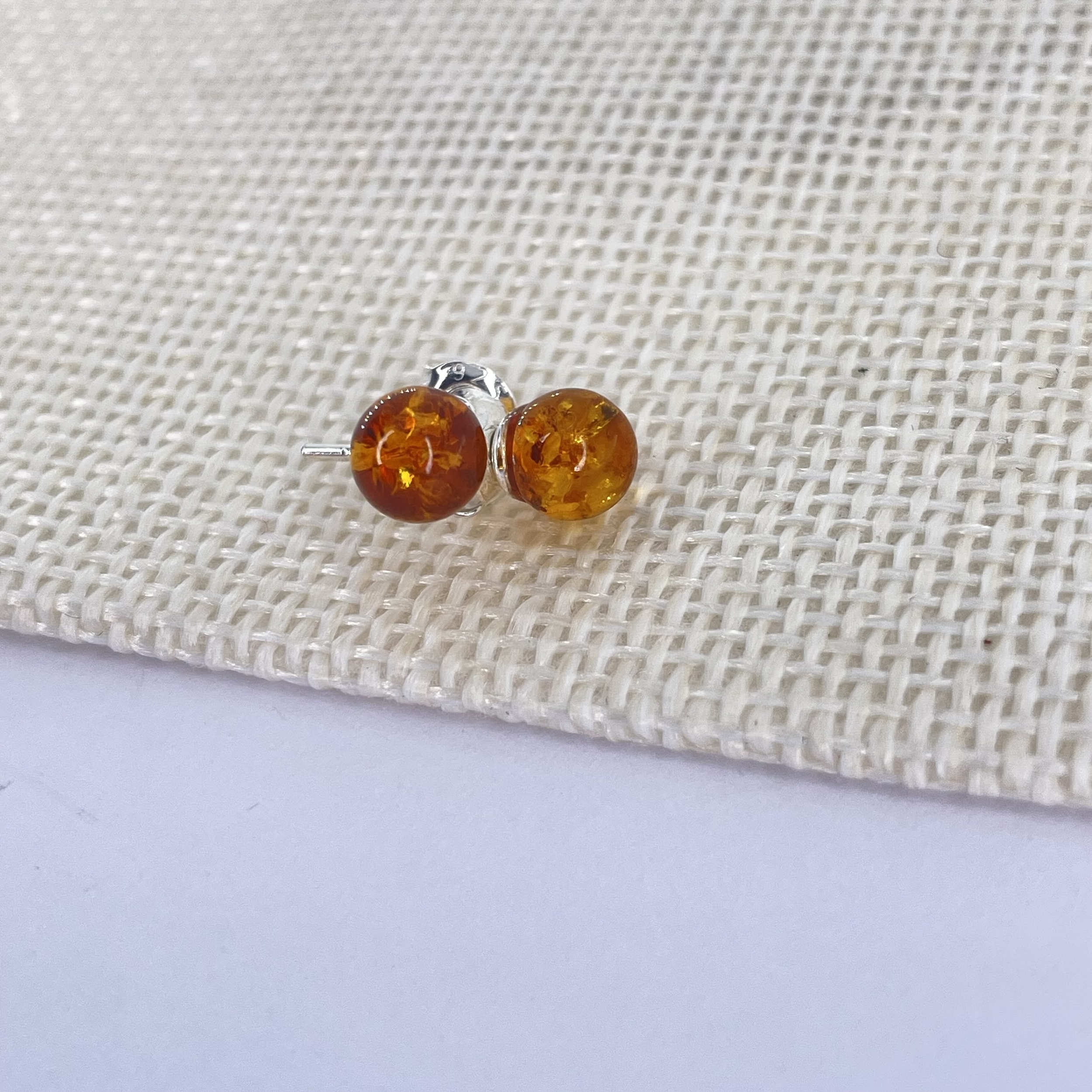 Boucles d\'oreilles puce perle d\'ambre 6mm et argent 925