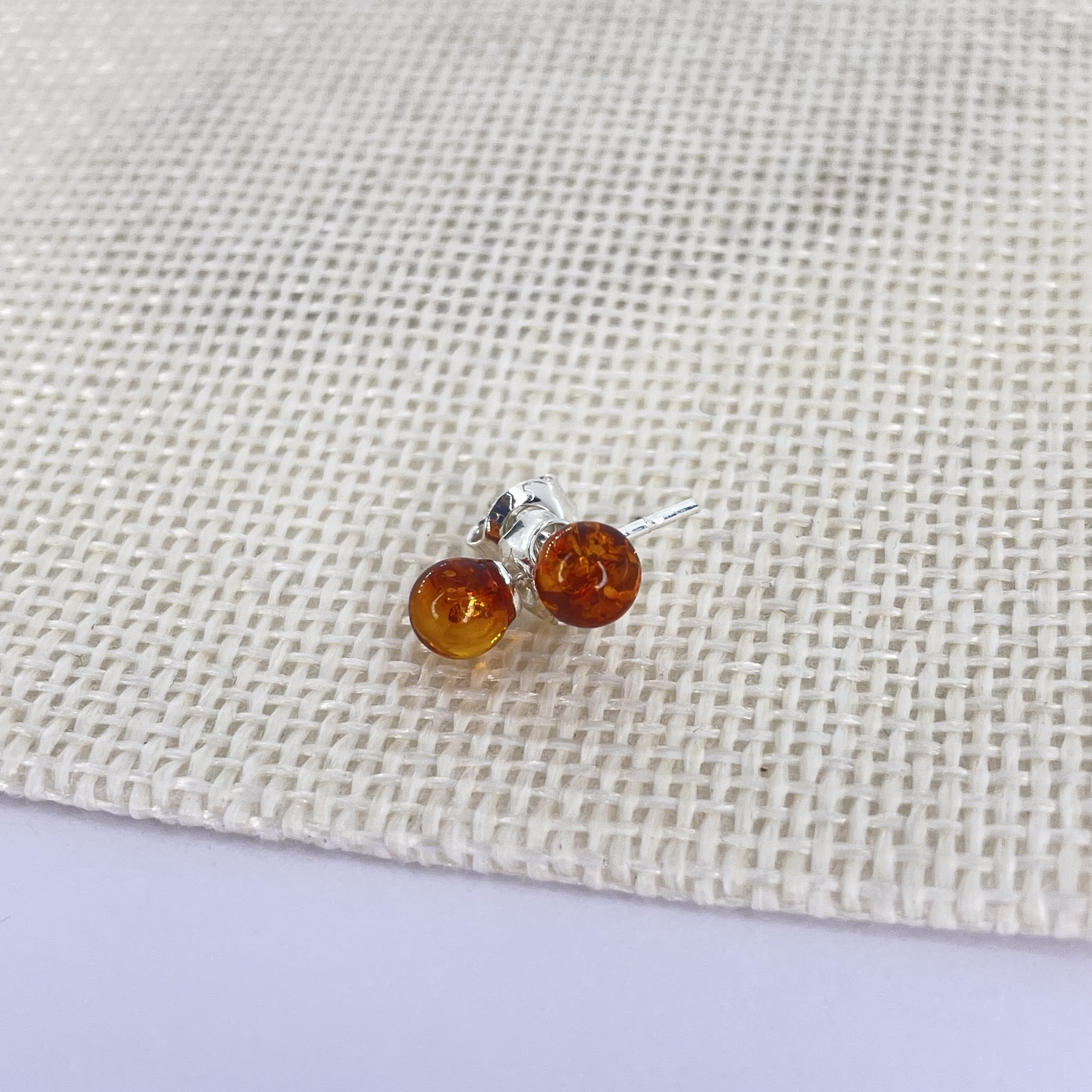 Boucles d\'oreilles puce perle d\'ambre 5mm et argent 925