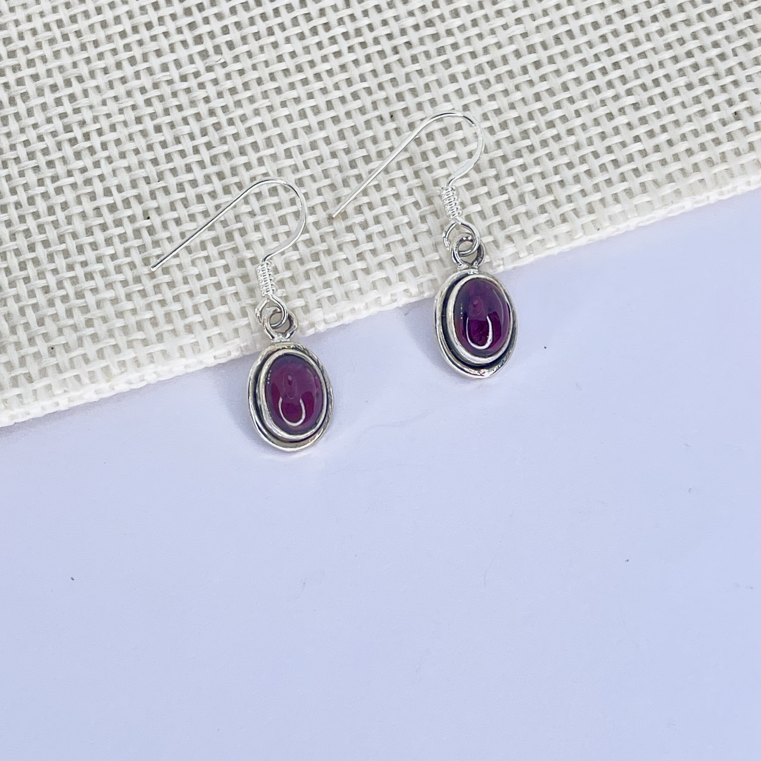 Boucles d\'oreilles Grenat forme ovale montage argent 925