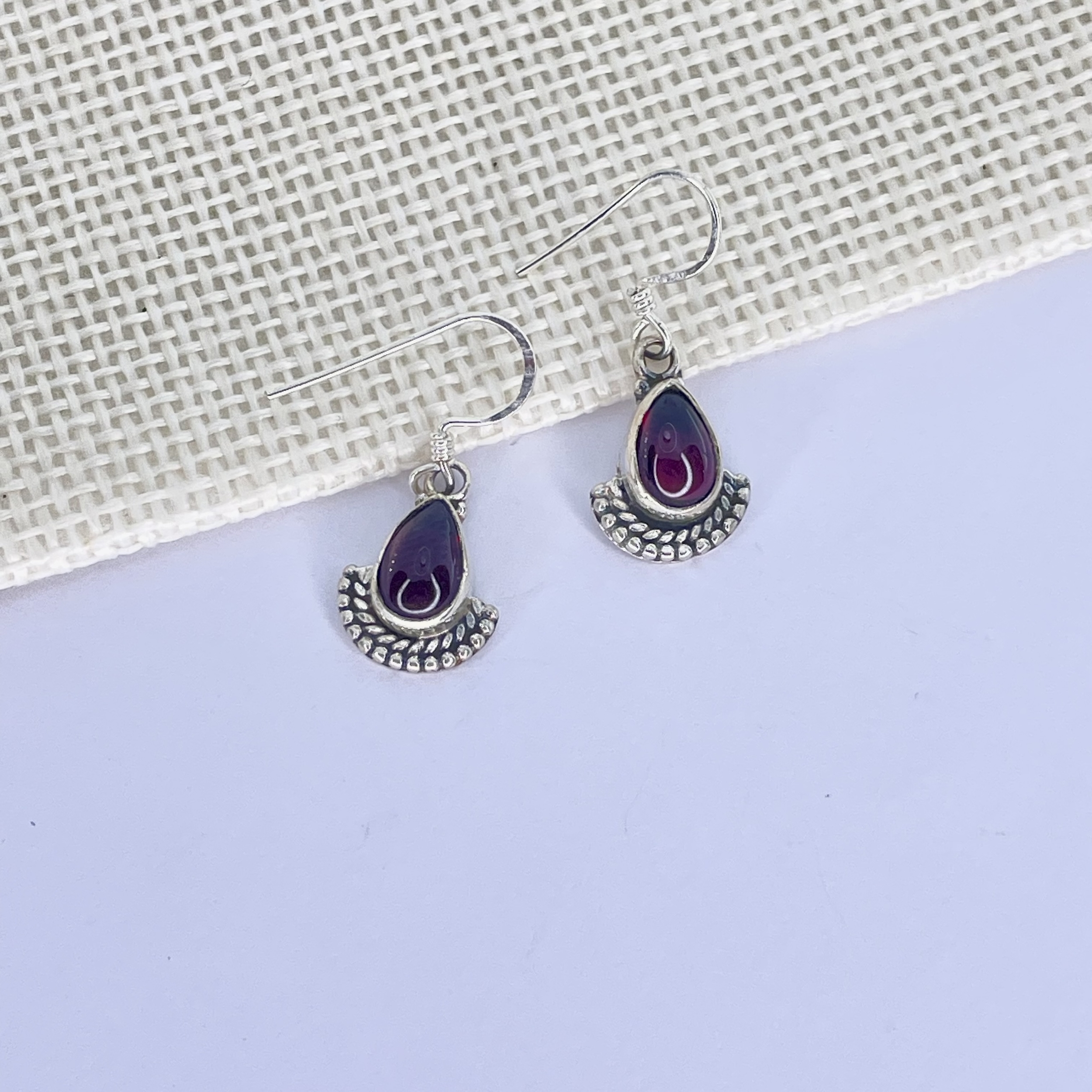 Boucles d\'oreilles baroque Grenat forme gouttes montage argent 925