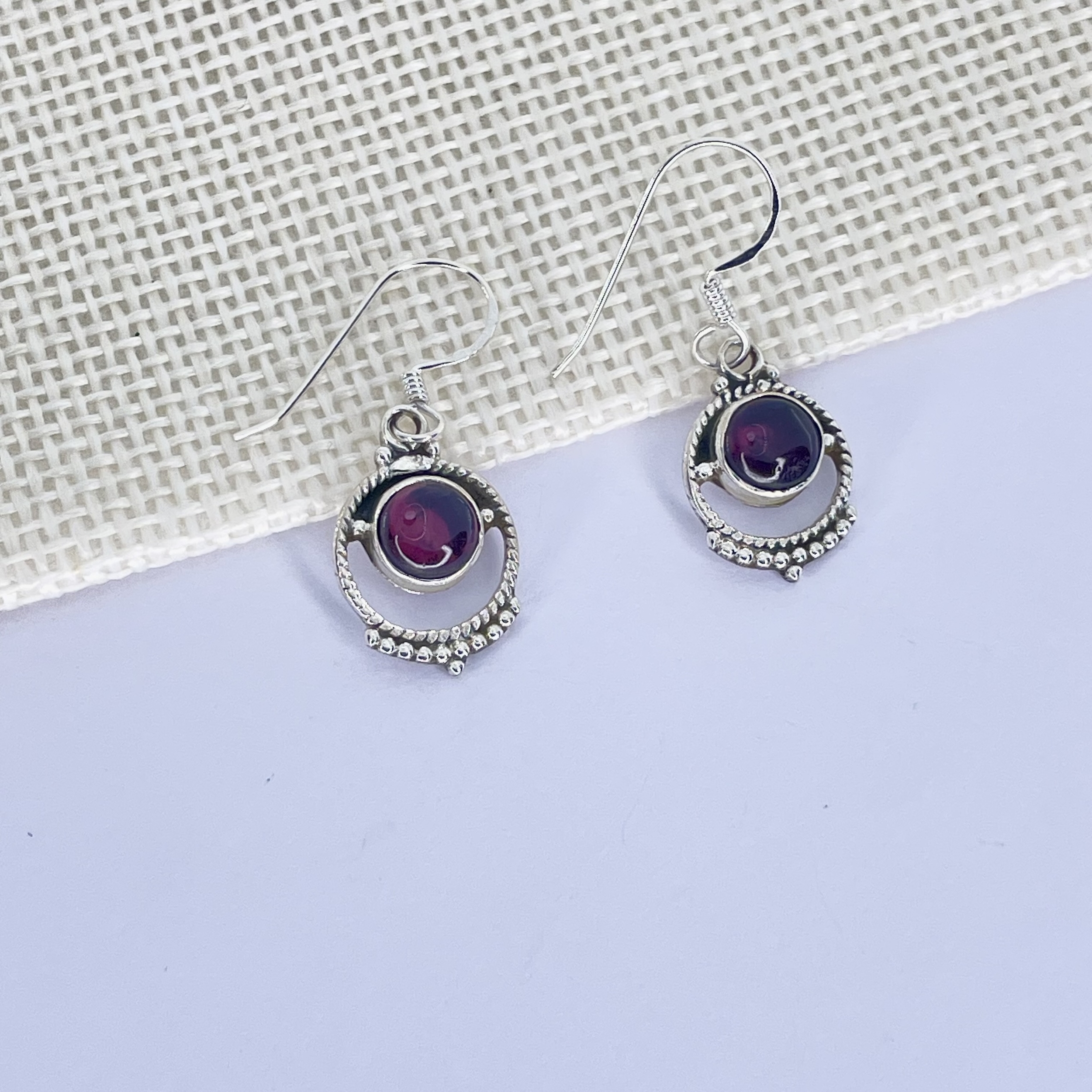 Boucles d\'oreilles baroque Grenat forme ronde montage argent 925