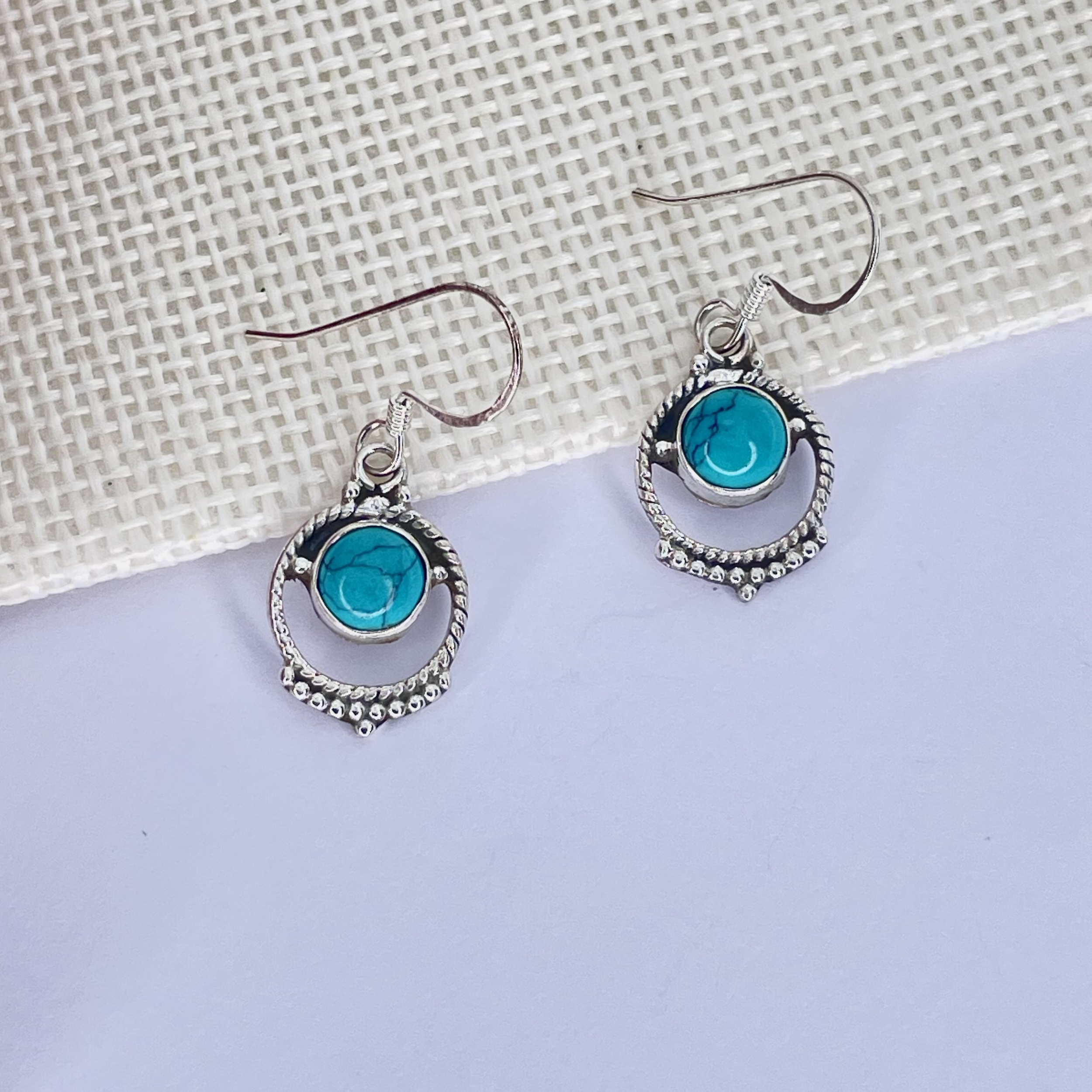Boucles d\'oreilles baroque Howlite couleur turquoise forme ronde montage argent 925 (teinte artificielle)