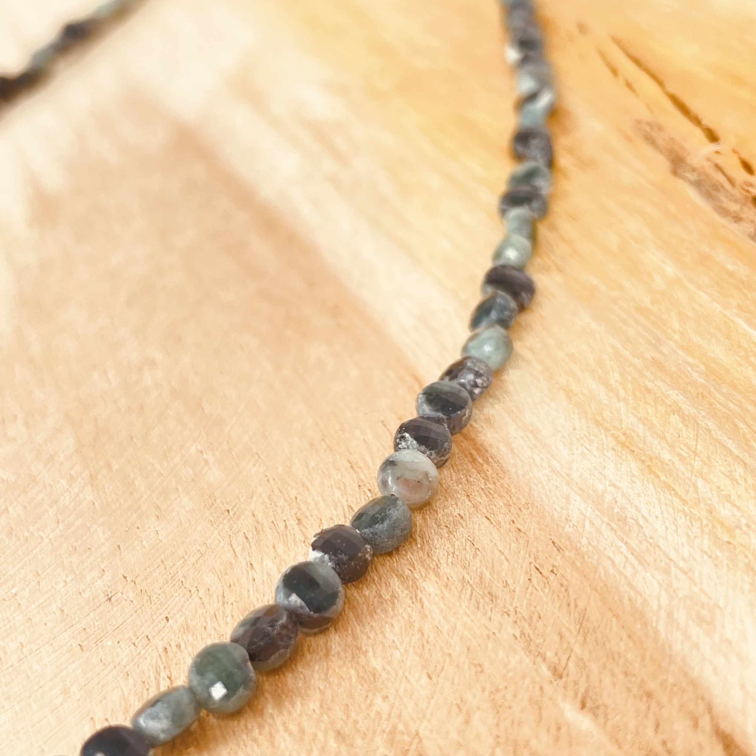 COLLIER-EMERAUDE-PIERRES-FACETTE-PIERRES-DU-MONDE-VOSGES2