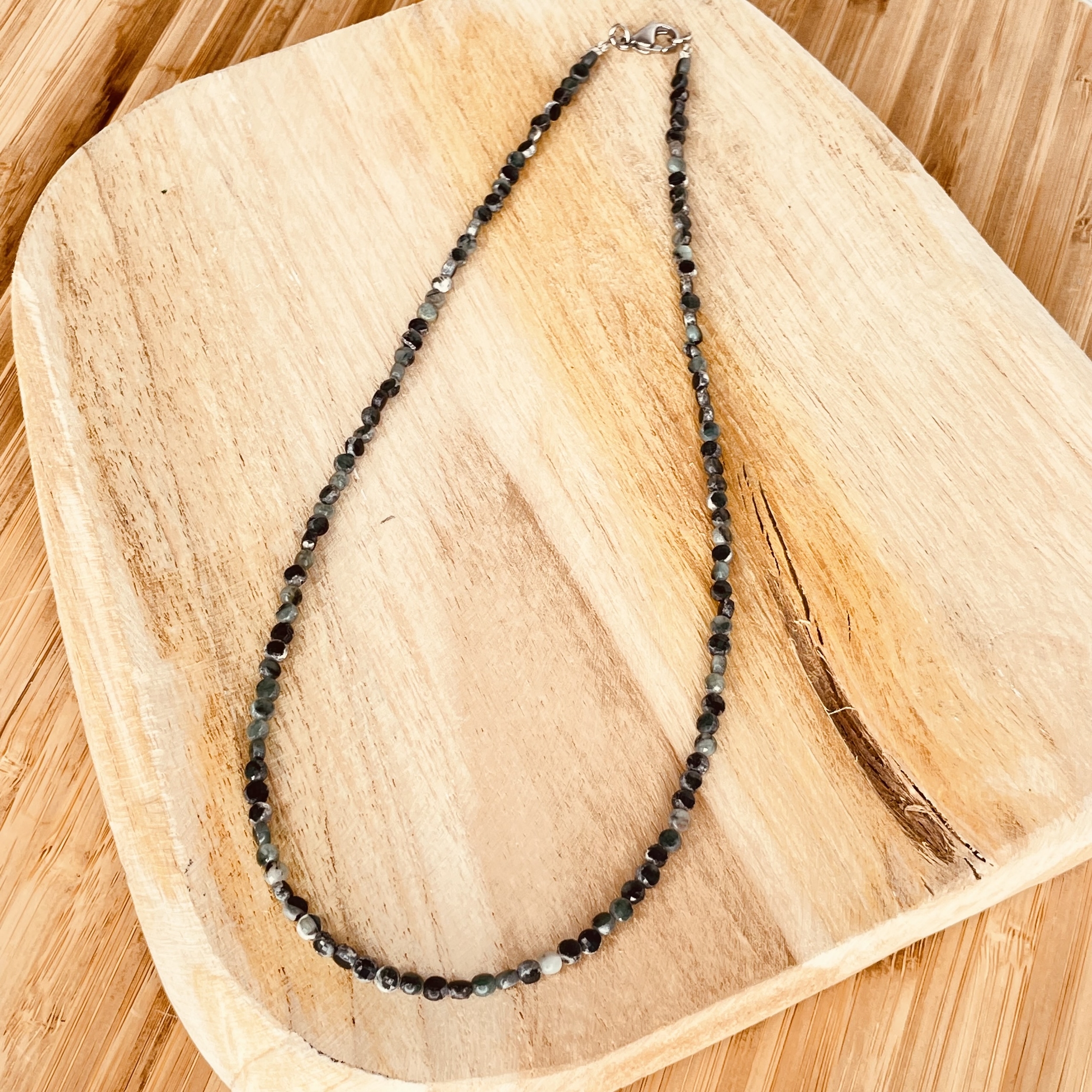 COLLIER-EMERAUDE-PIERRES-FACETTE-PIERRES-DU-MONDE-VOSGES