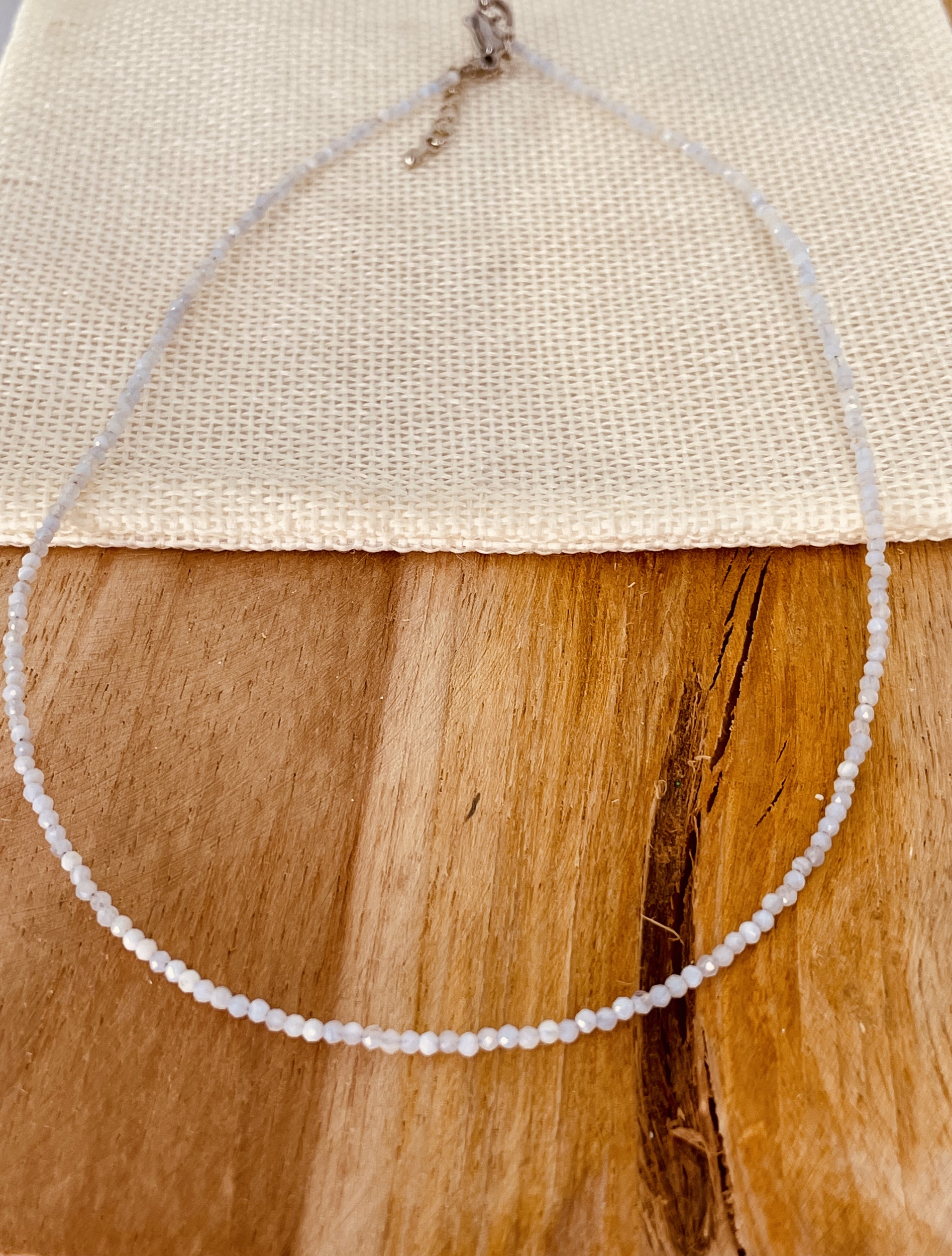Collier calcédoine naturelles facettées