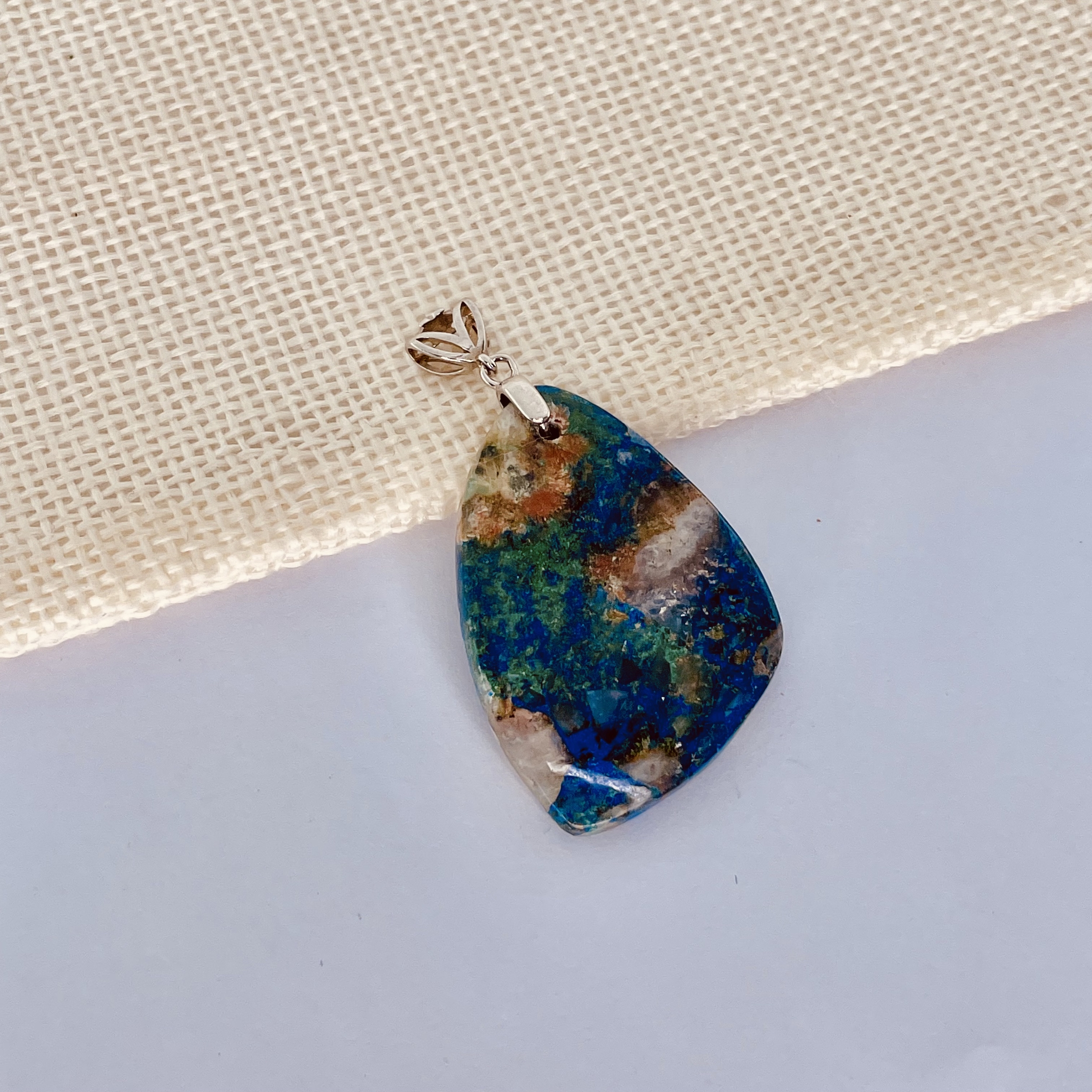 Pendentif Azurite-Malachite forme triangle