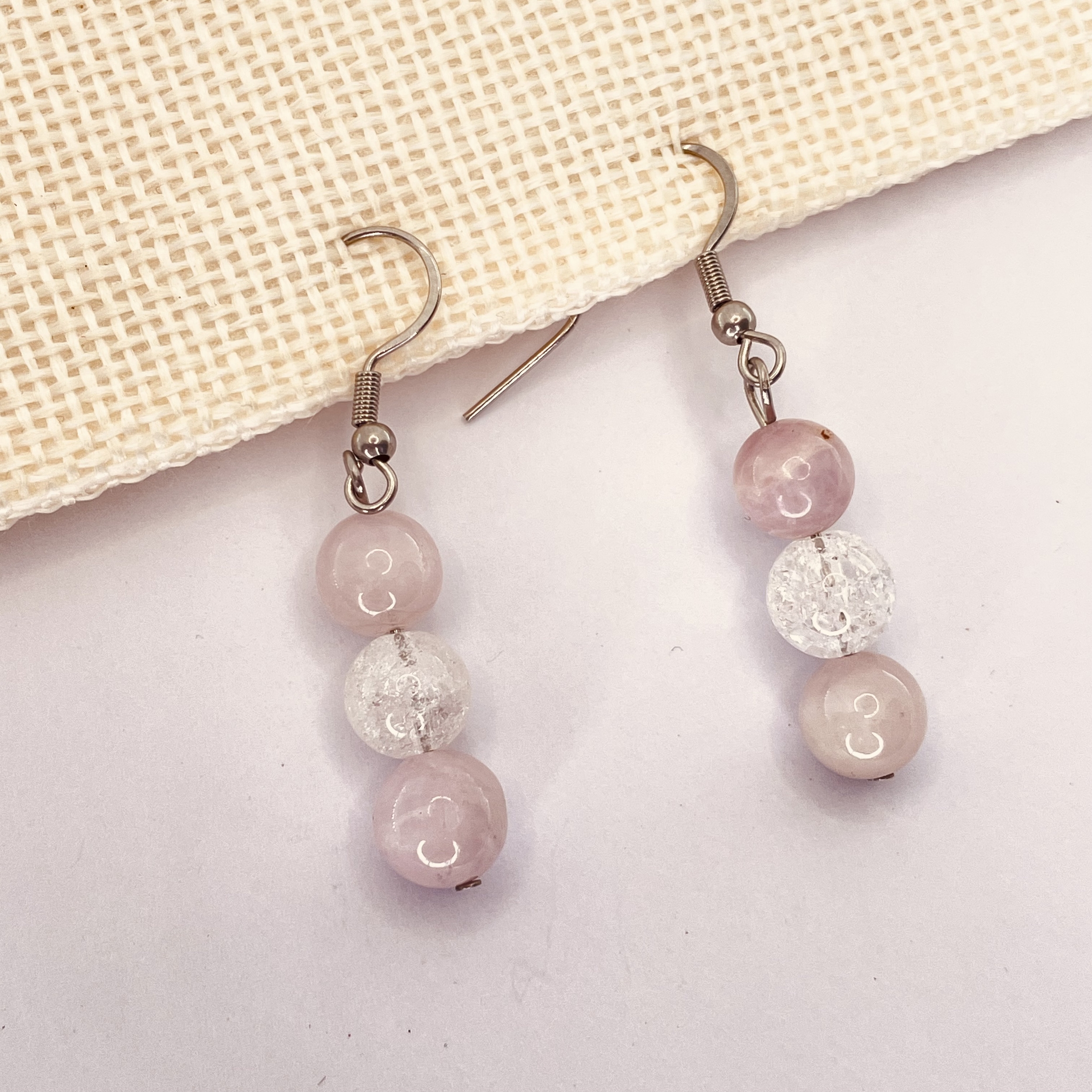 Boucles d\'oreilles trio en pierre naturelle Kunzite et quartz blanc craquelé