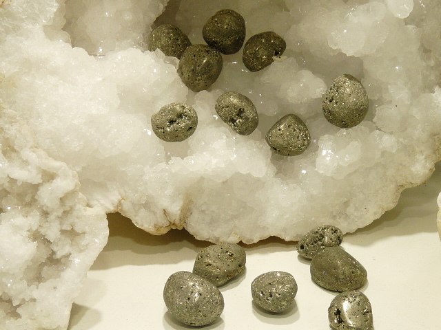 pierres-roulees-pierre-roulee-pyrite-de-fer-pierres-du-monde-vosges-1