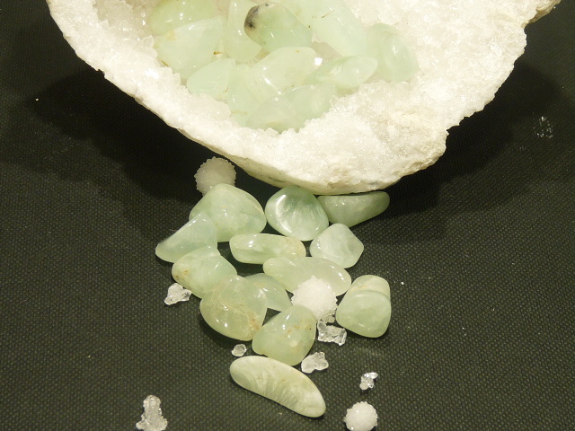 pierres-roulees-pierre-roulee-prehnite-phrenite-pierres-du-monde-vosges-1