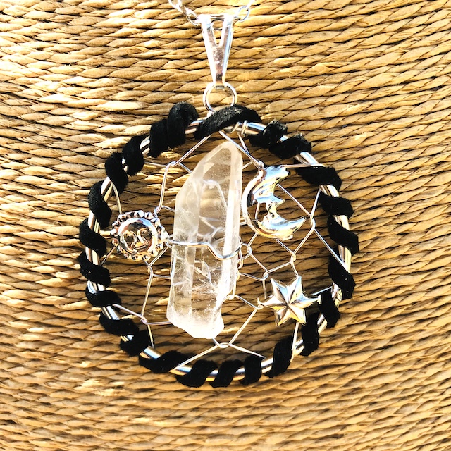 Pendentif-astre-cristal-de-roche-quartz-blanc-pierre-naturelle-pierres-du-monde-vosges-12