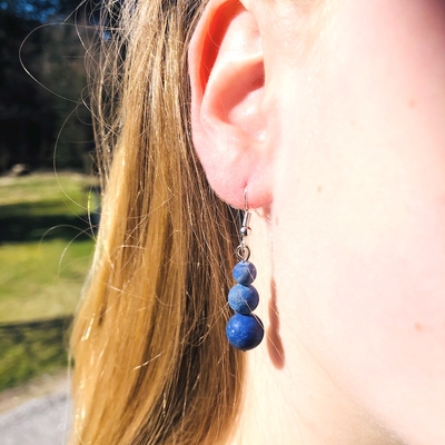 boucles-oreilles-lapis-lazuli-trilogie-pierre- naturelle-montage-acier-1