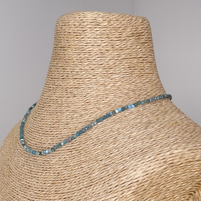 COLLIER-APATITE-FACETTES-PIERRES-DU-MONDE-VOSGES-11