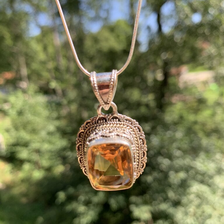 Pendentif Ancien En Citrine Et Argent Avec Améthyste Et Filigrane - Occasion