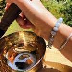bracelet-boules-8-mm-aigue-marine-symbole-ohm-pierres-du-monde-vosges-1254