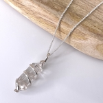 PENDENTIF-POINTE-QUARTZ-BLANC-PIERRES-DU-MONDE-VOSGES62