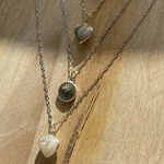 PENDENTIF-JADE-ENFANT-PIERRES-DU-MONDE-VOSGES-8