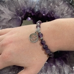 BRACELET-AMETHYSTE-SYMBOLE-OHM-PIERRES-DU-MONDE-VOSGES-2