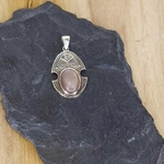 PENDENTIF-PIERRE-DE-LUNE-PIERRES-DU-MONDE-VOSGES