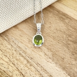 PENDENTIF-OVALE-PERIDOT-ARGENT-1-PIERRES-DU-MONDE-VOSGES