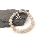 bracelet-boules-8-mm-labradorite-symbole-ohm-pierres-du-monde-vosges-1