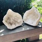 forme-libre-3-geode-quartz-blanc-cristal-de-roche-rechargement-pierres-du-monde-vosges-1