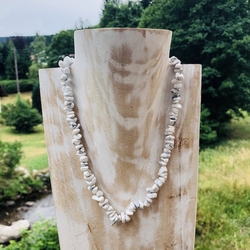 Bracelet enfant Howlite et Péridot en pierre naturelle perle 6 mm tube  acier - BIJOUX/Enfants - pierres du monde Vosges