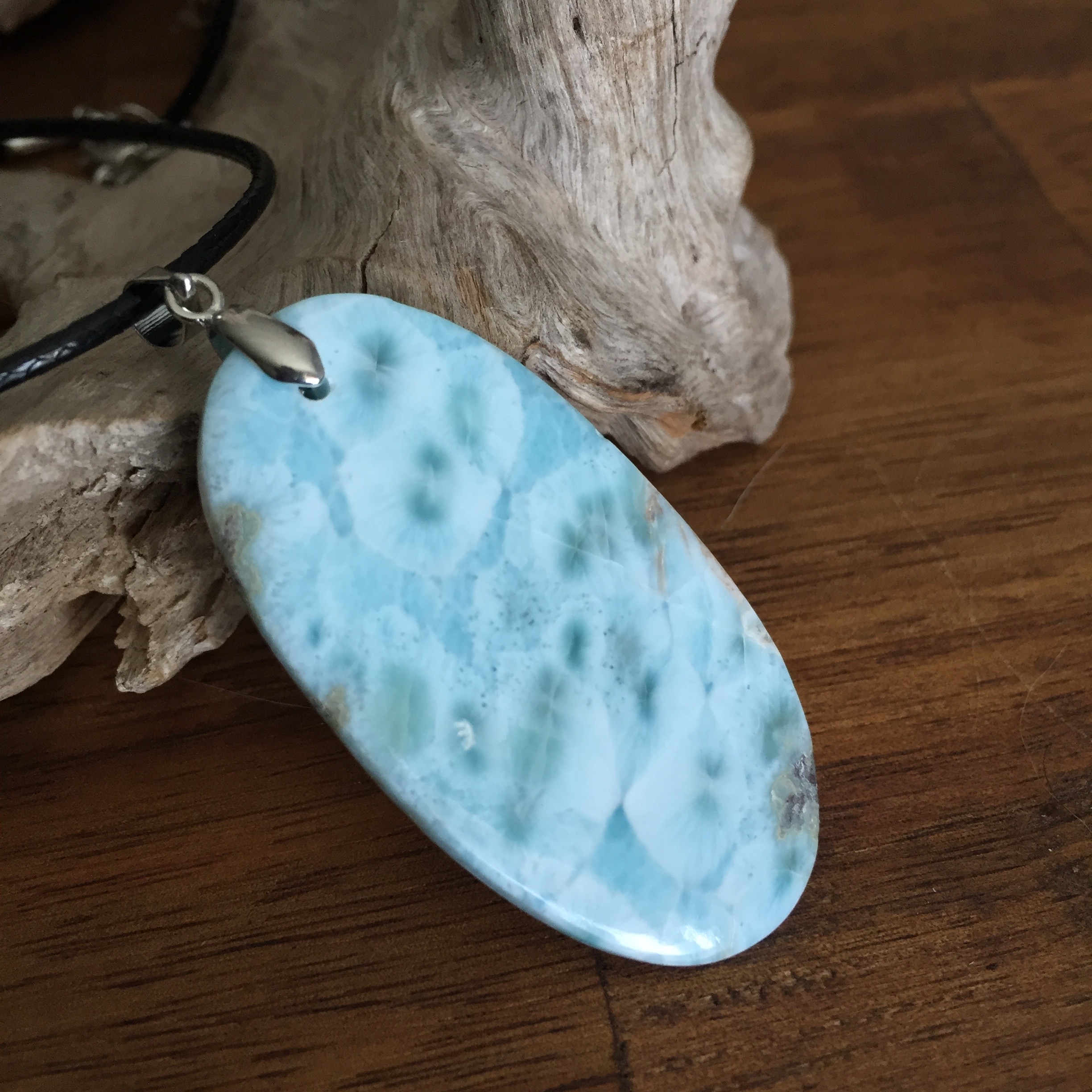 Pendentif Larimar, cordon coton ciré offert