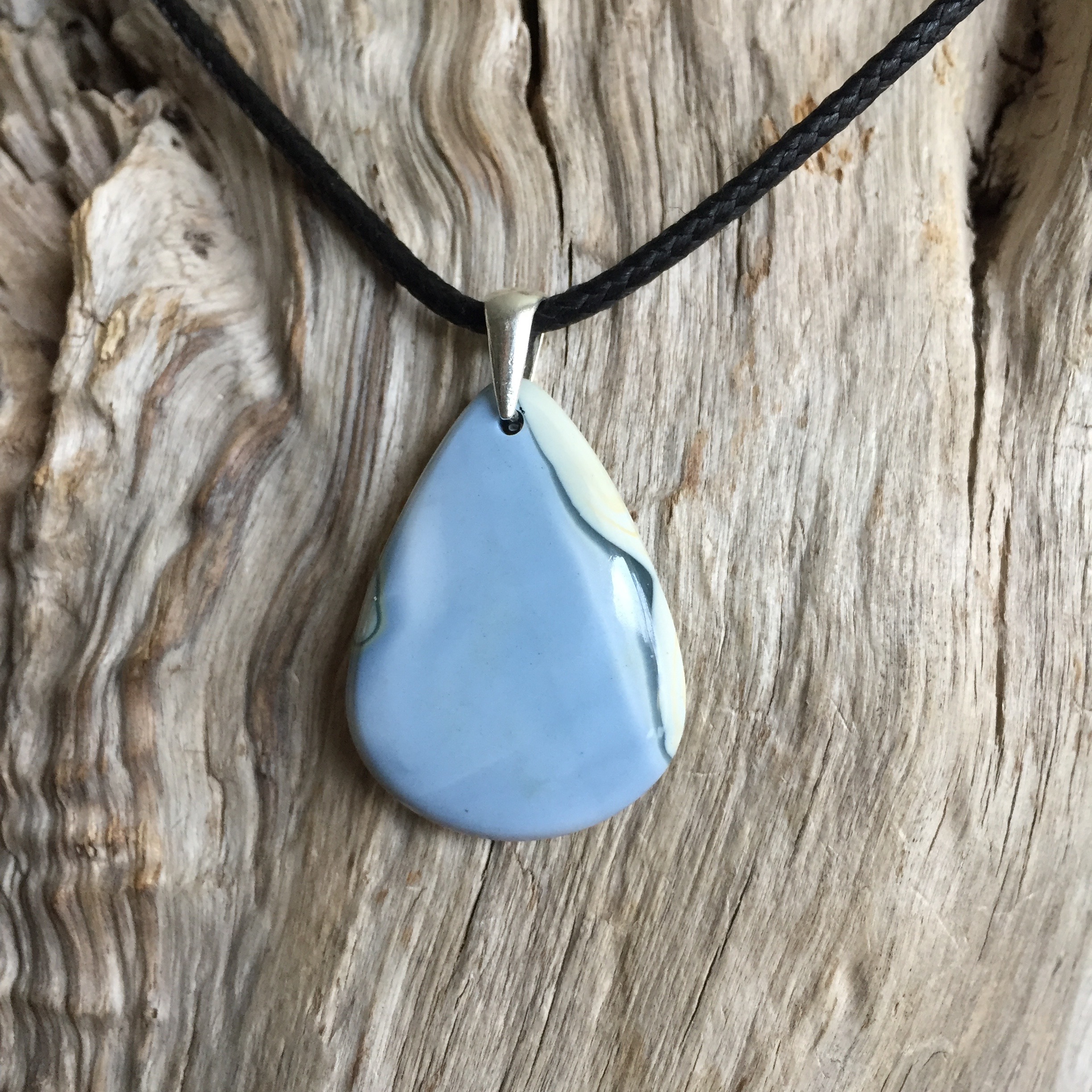 Cabochon d'opale bleue d'owyhee naturelle dé qualité