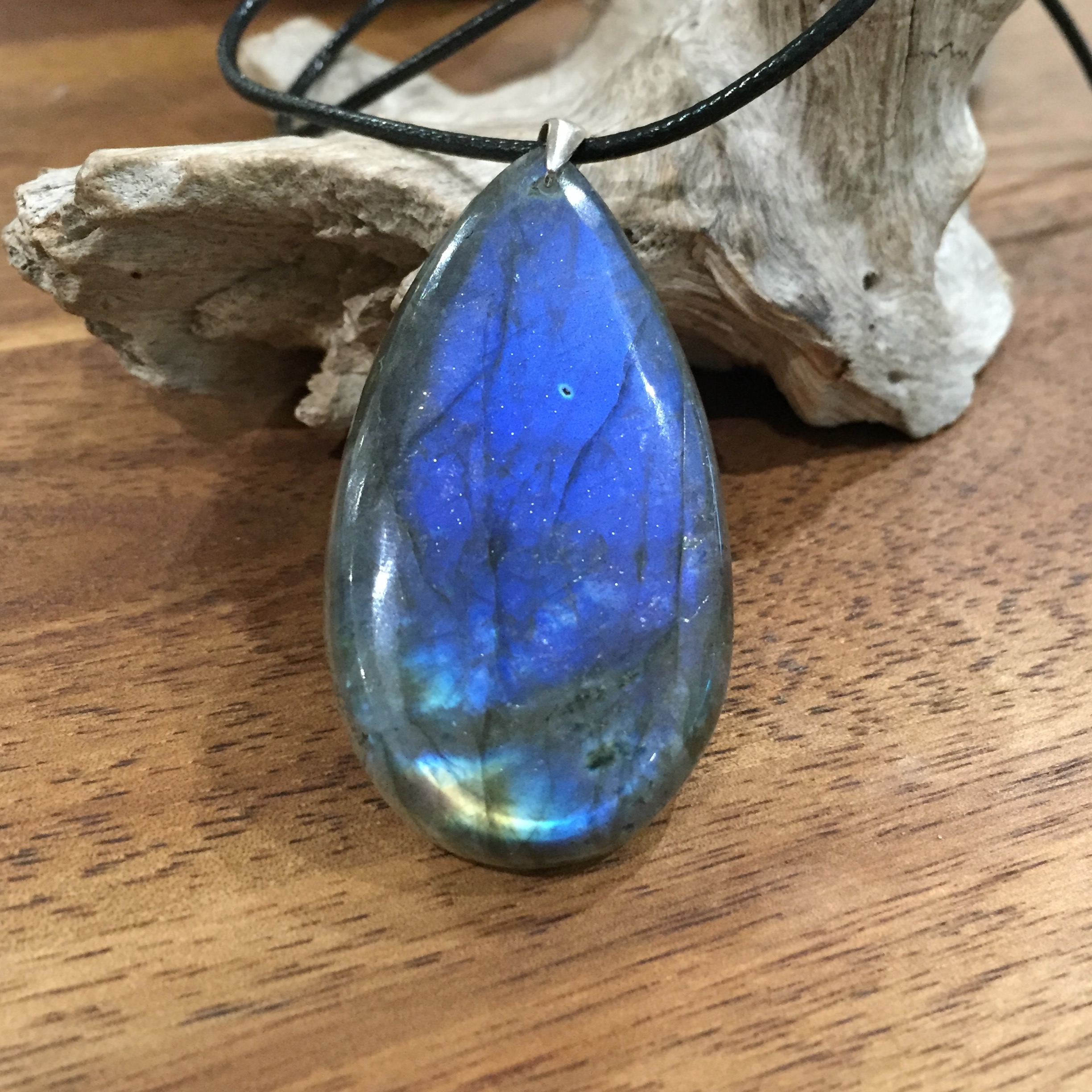 Pendentif labradorite, bélière argent 925, cordon coton ciré offert