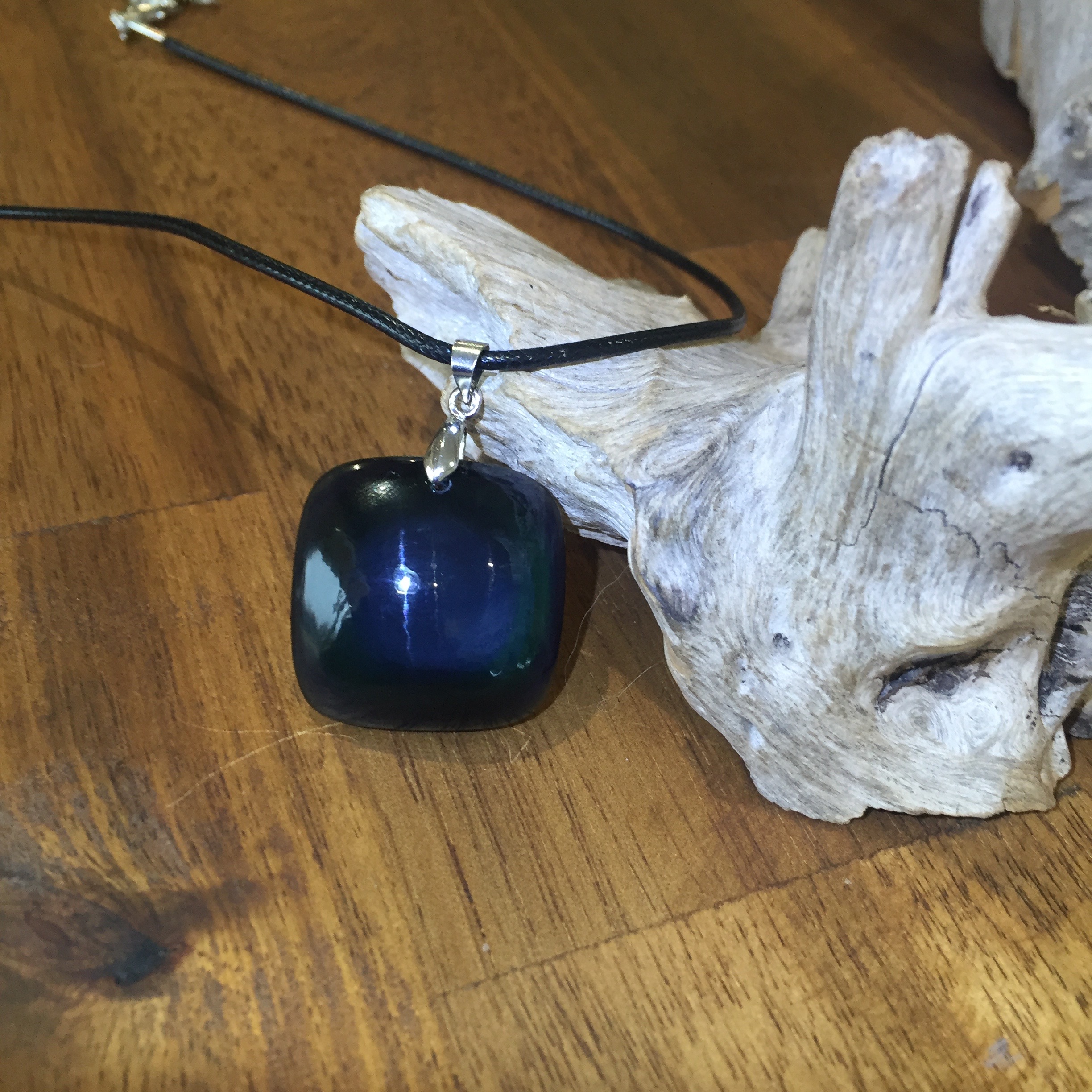 Pendentif Obsidienne, cordon coton ciré offert