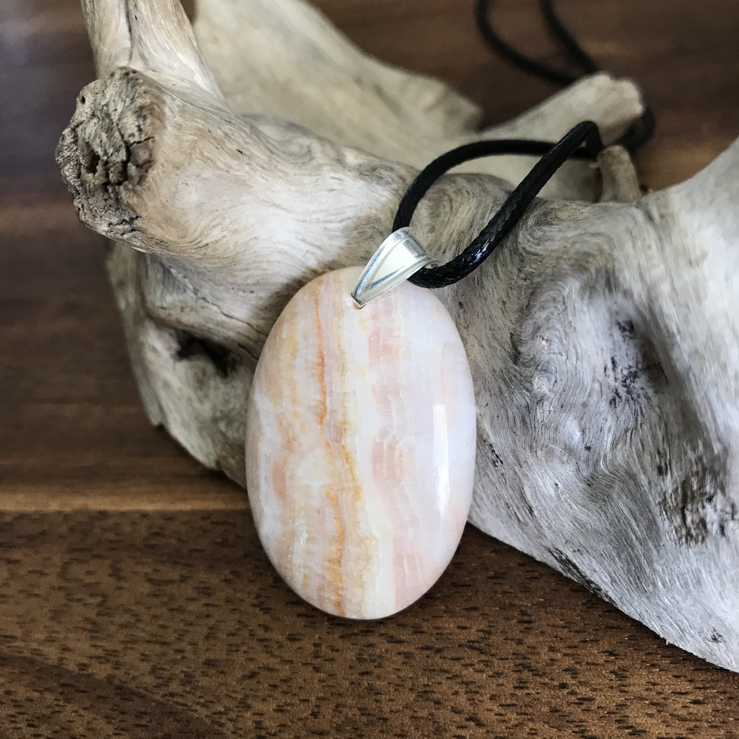 Pendentif Aragonite, bélière argent 925, cordon coton ciré offert