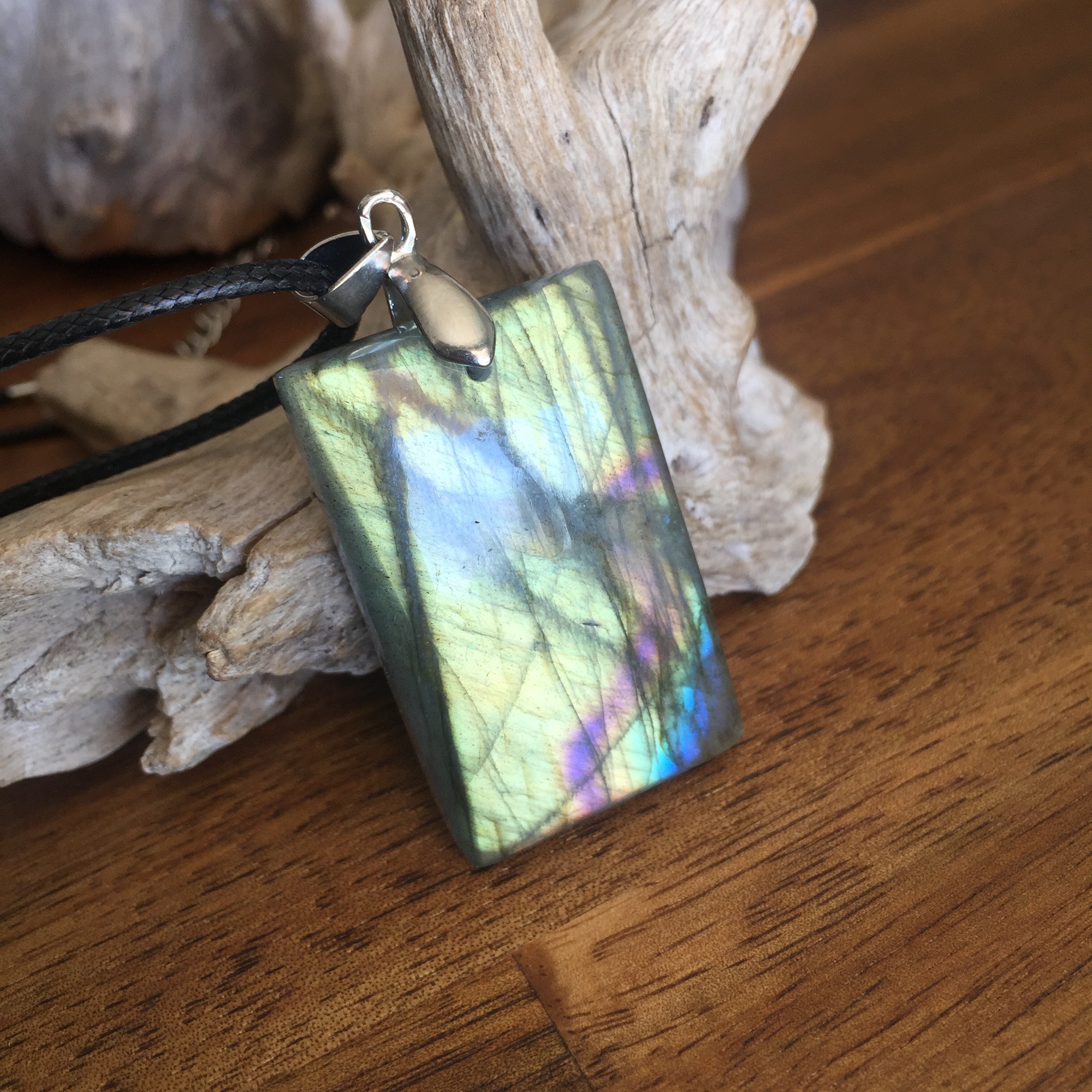 Pendentif labradorite, bélière argent 925, cordon coton ciré offert