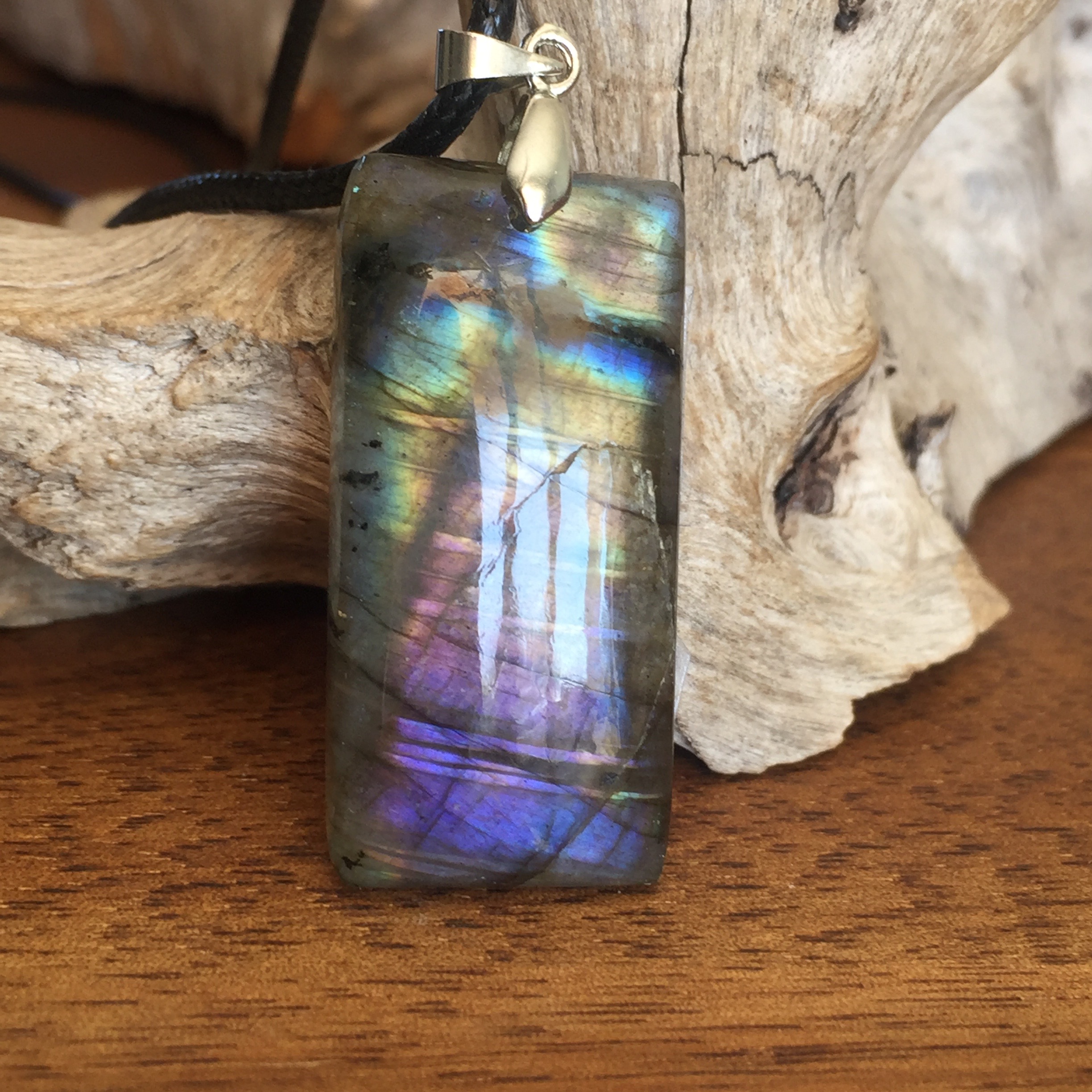 Pendentif labradorite, bélière argent 925, cordon coton ciré offert