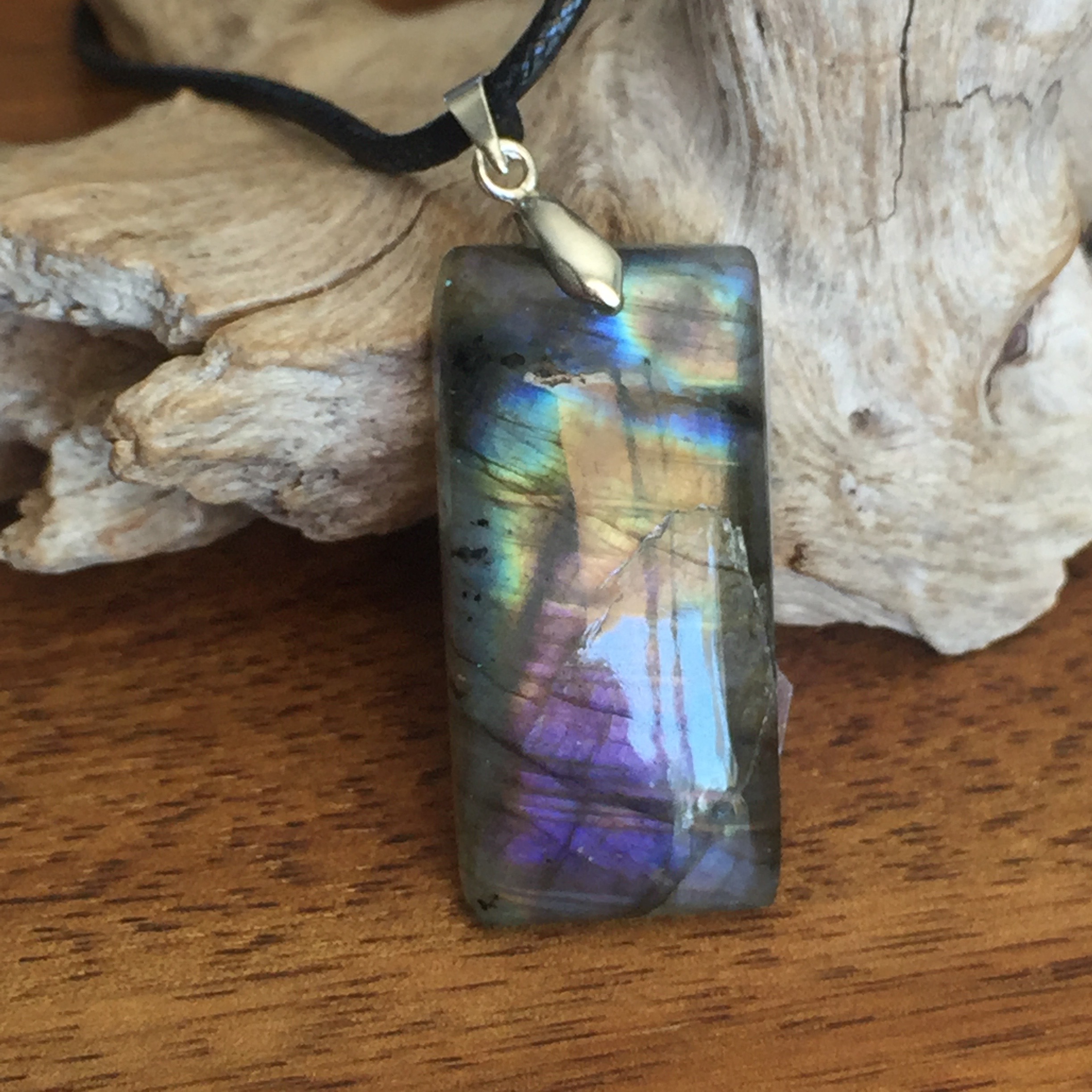 Pendentif labradorite, bélière argent 925, cordon coton ciré offert