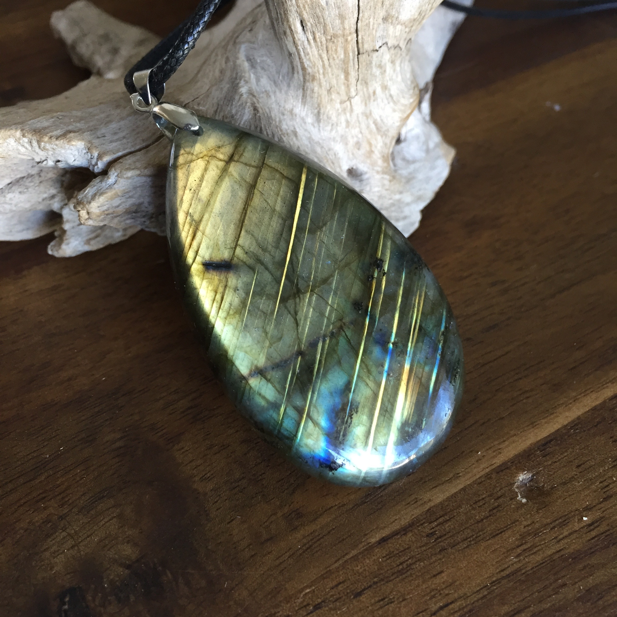 Pendentif labradorite, bélière argent 925, cordon coton ciré offert