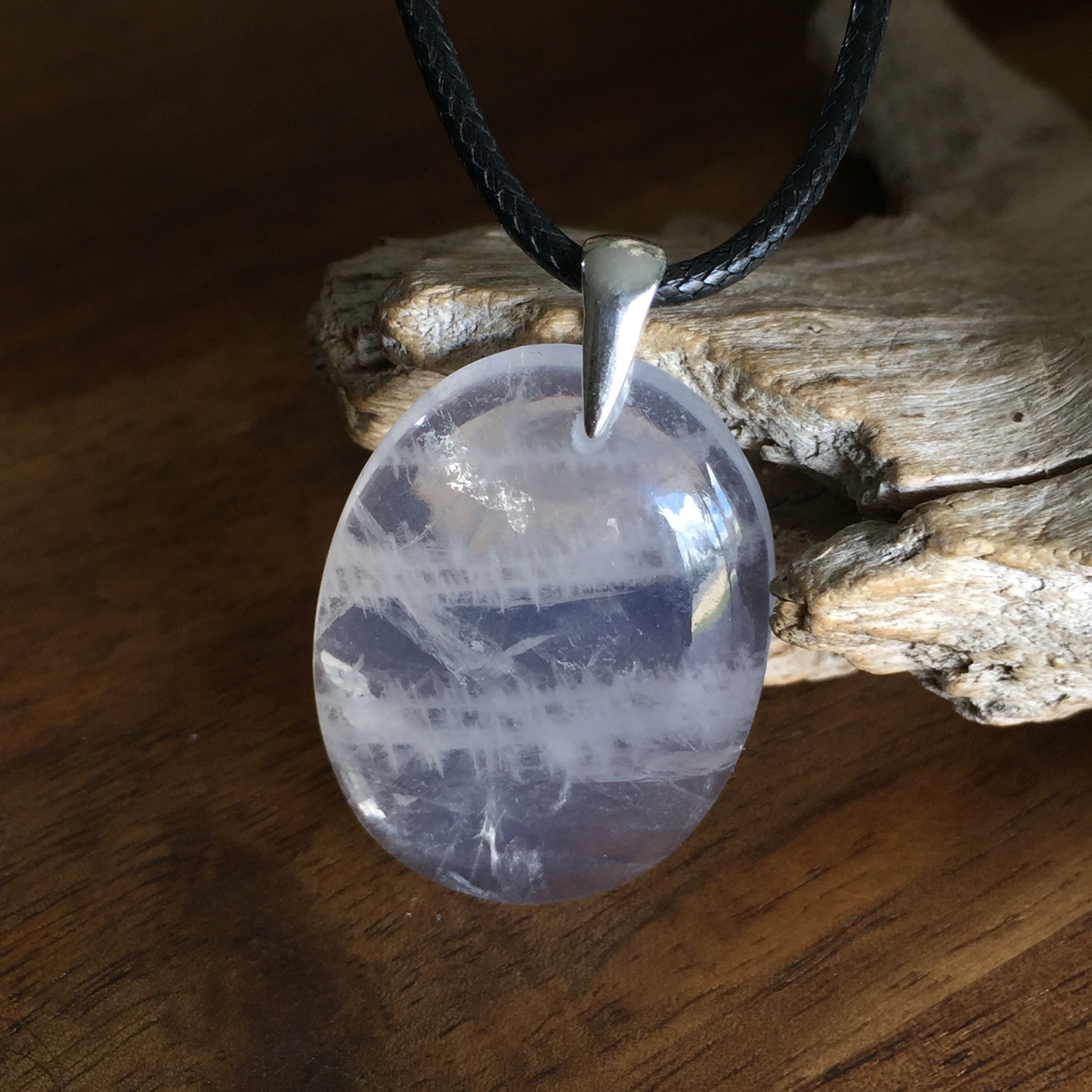 Pendentif Cristal de Roche, cordon coton ciré offert