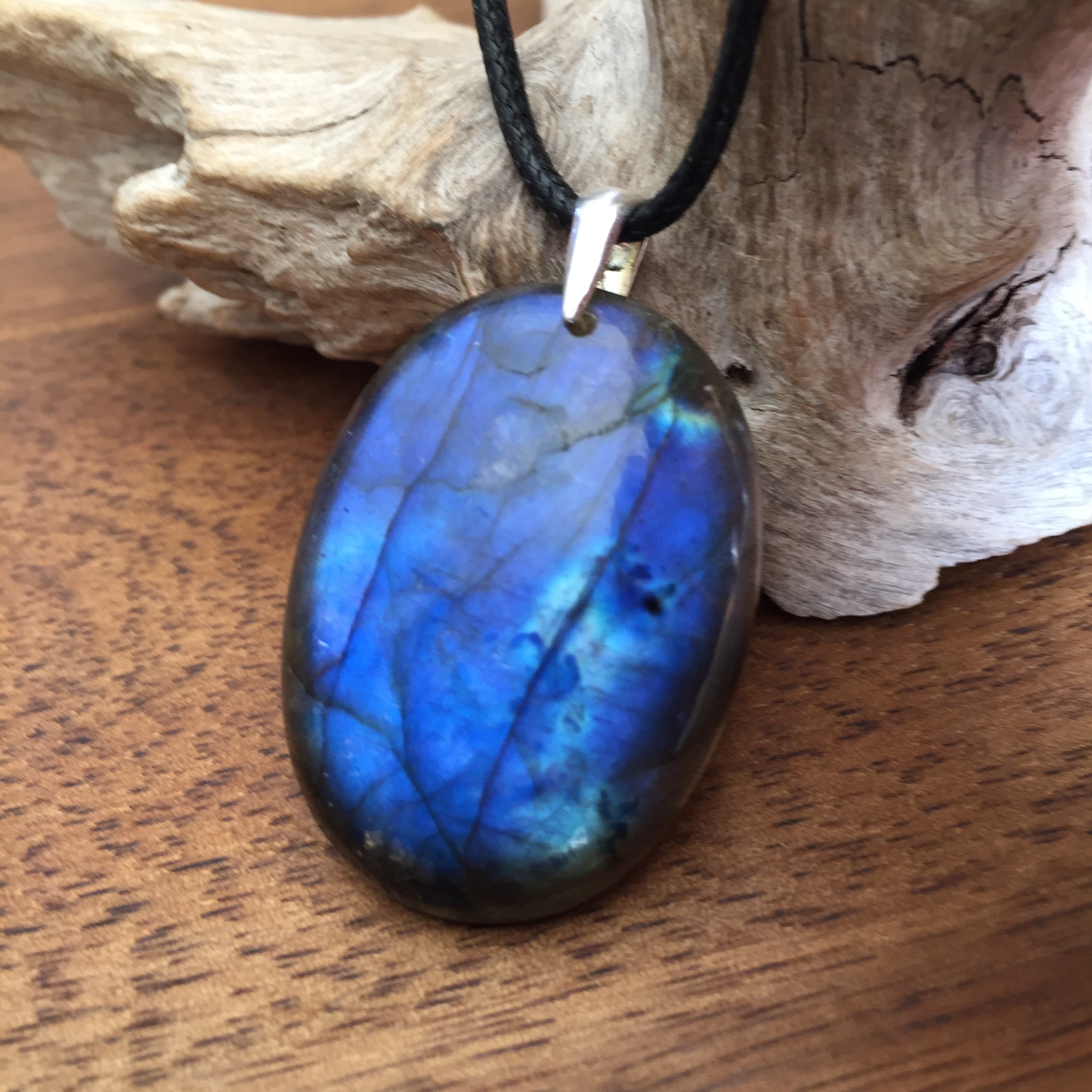 Pendentif labradorite, bélière argent 925, cordon coton ciré offert