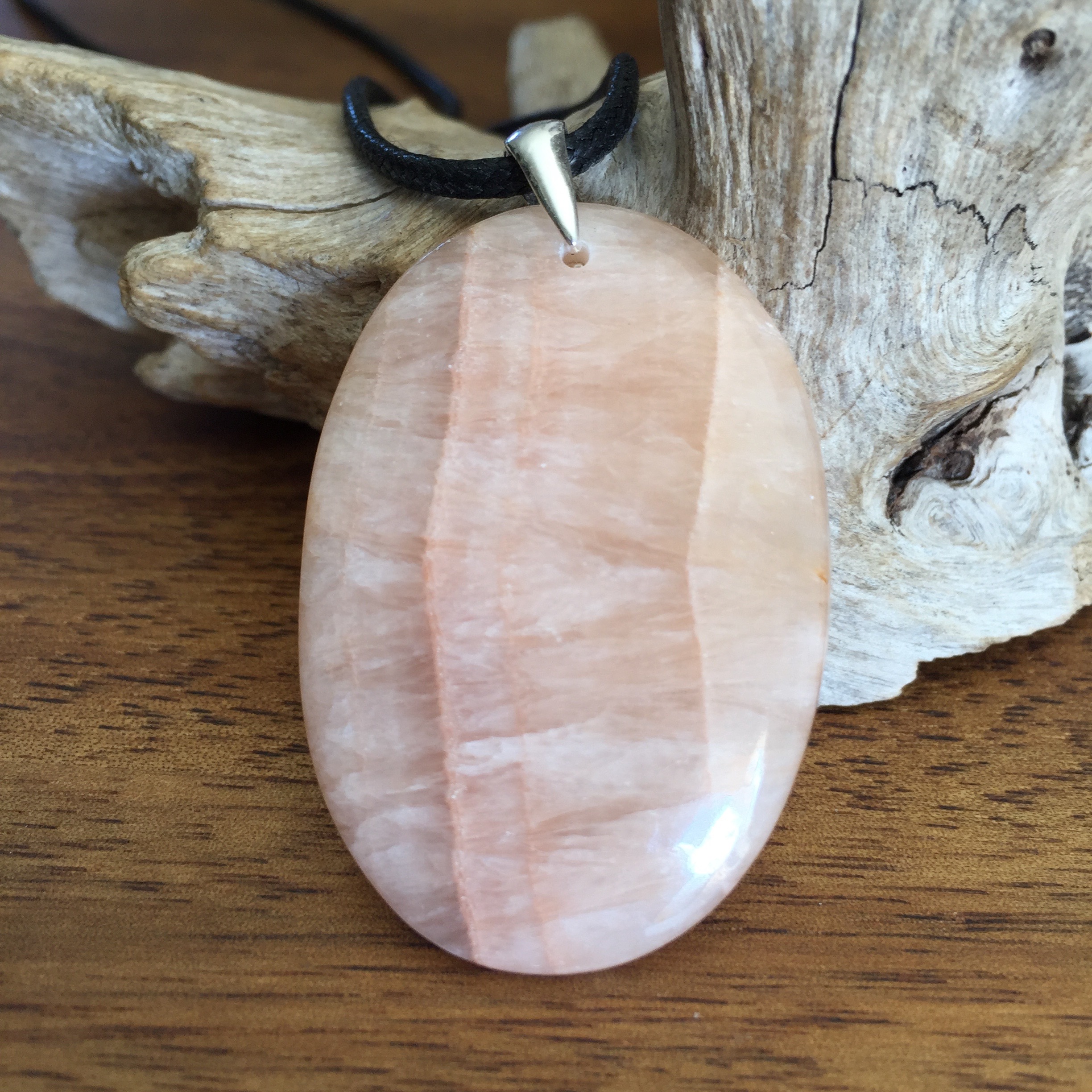 Pendentif Aragonite, bélière argent 925, cordon coton ciré offert