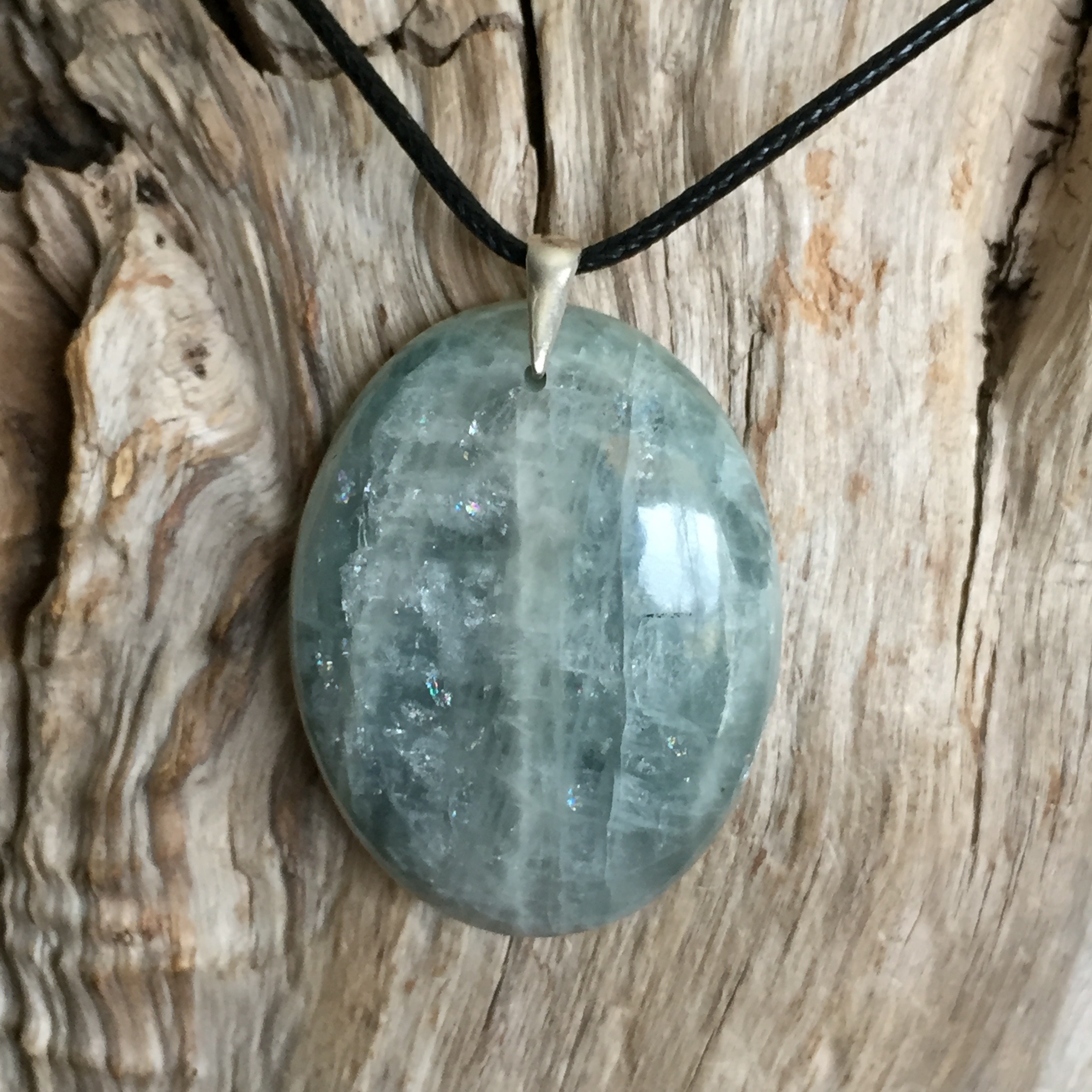 Pendentif Aigue Marine, cordon coton ciré offert