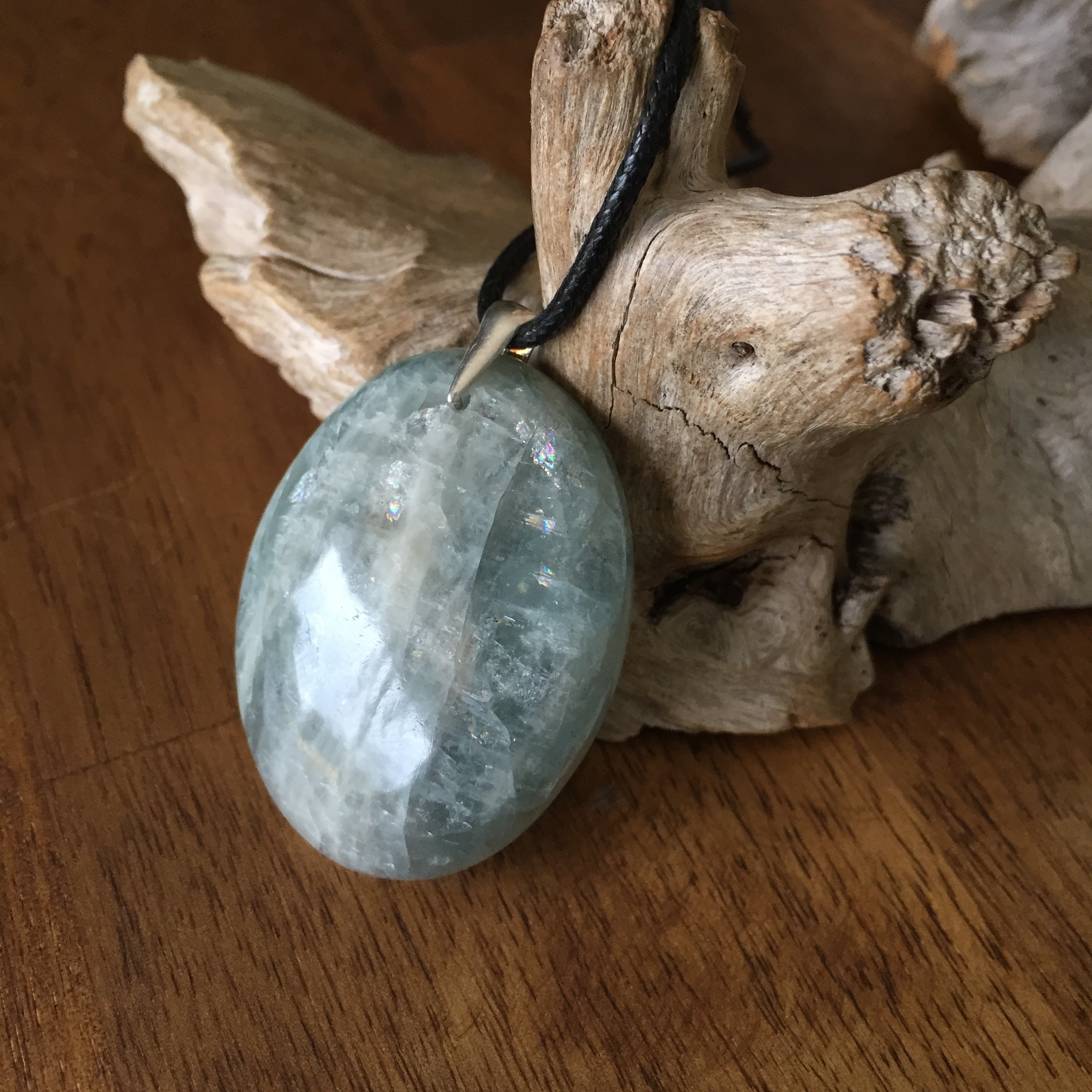 Pendentif Aigue Marine, cordon coton ciré offert