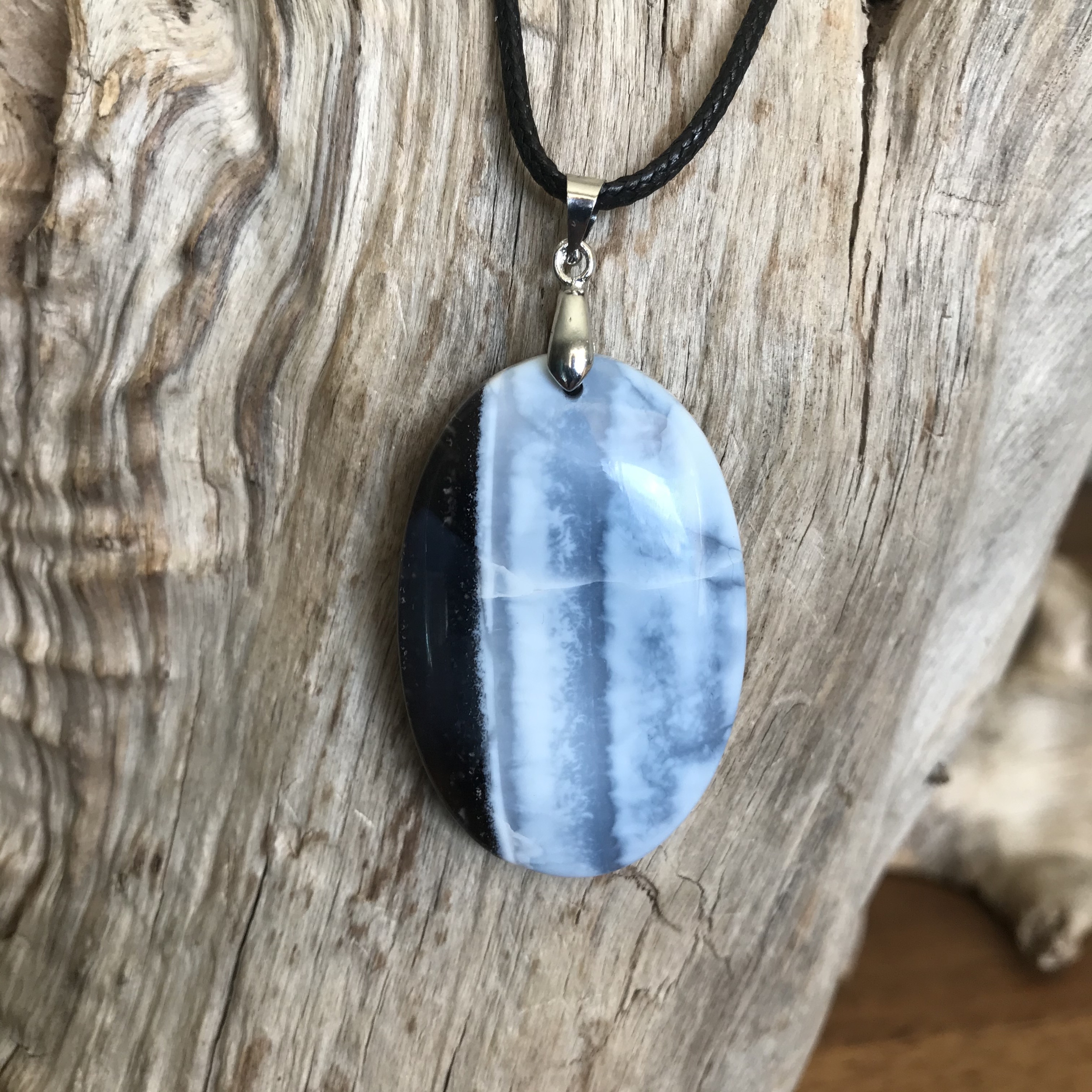 Pendentif Opale Owyhee, cordon coton ciré offert