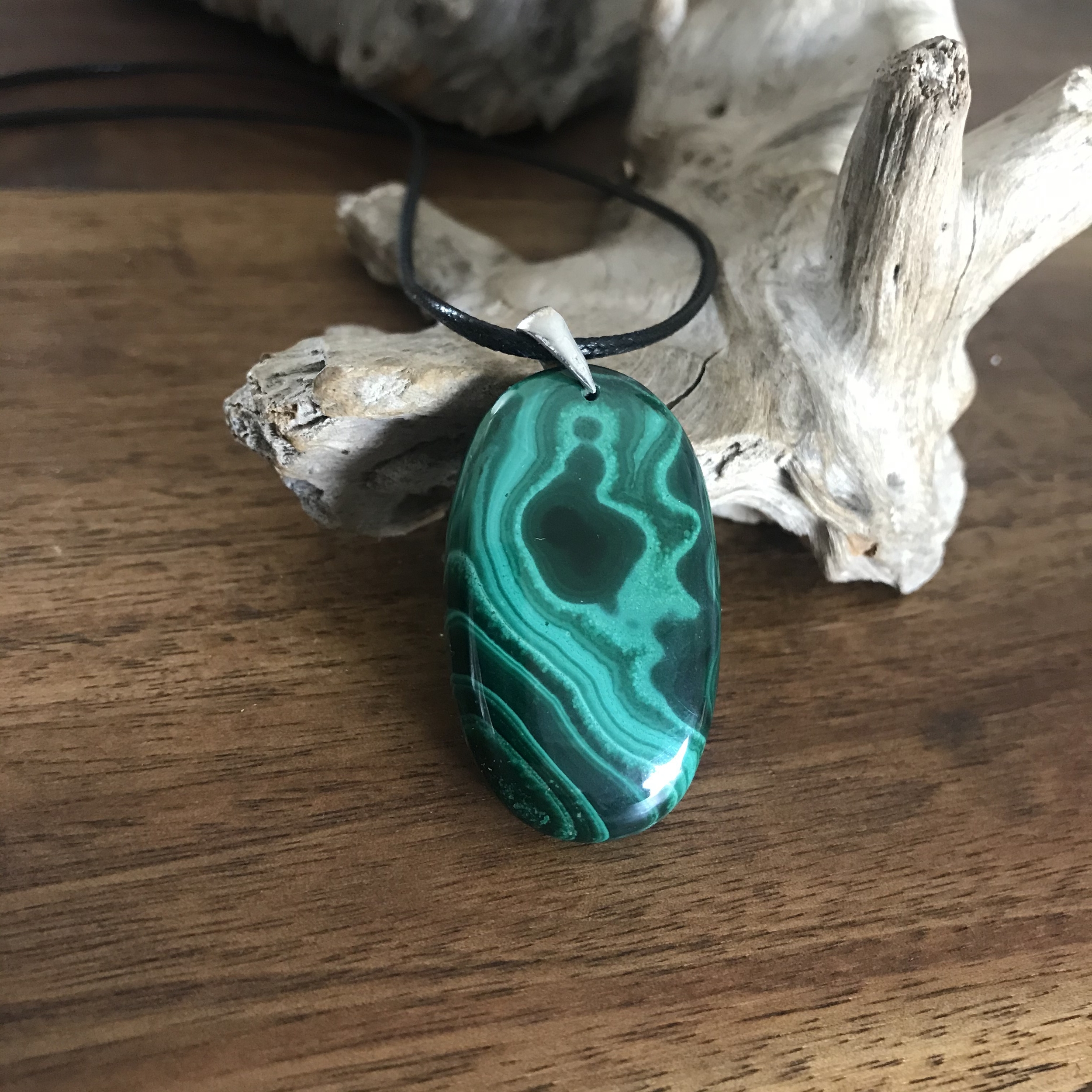 Pendentif Malachite, cordon coton ciré offert