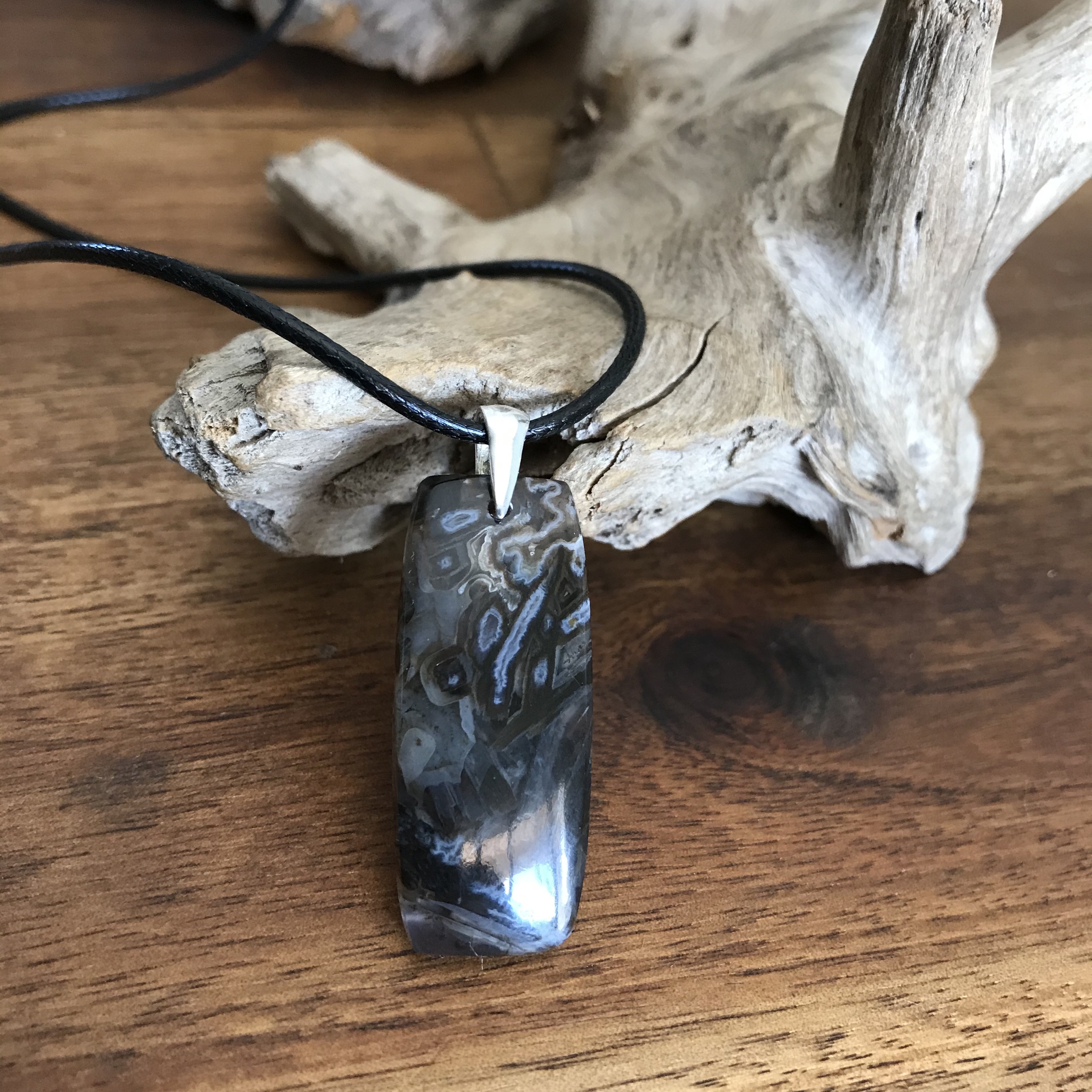 pendentif agate turc pseudomorph, bélière argent 925, cordon coton ciré offert.