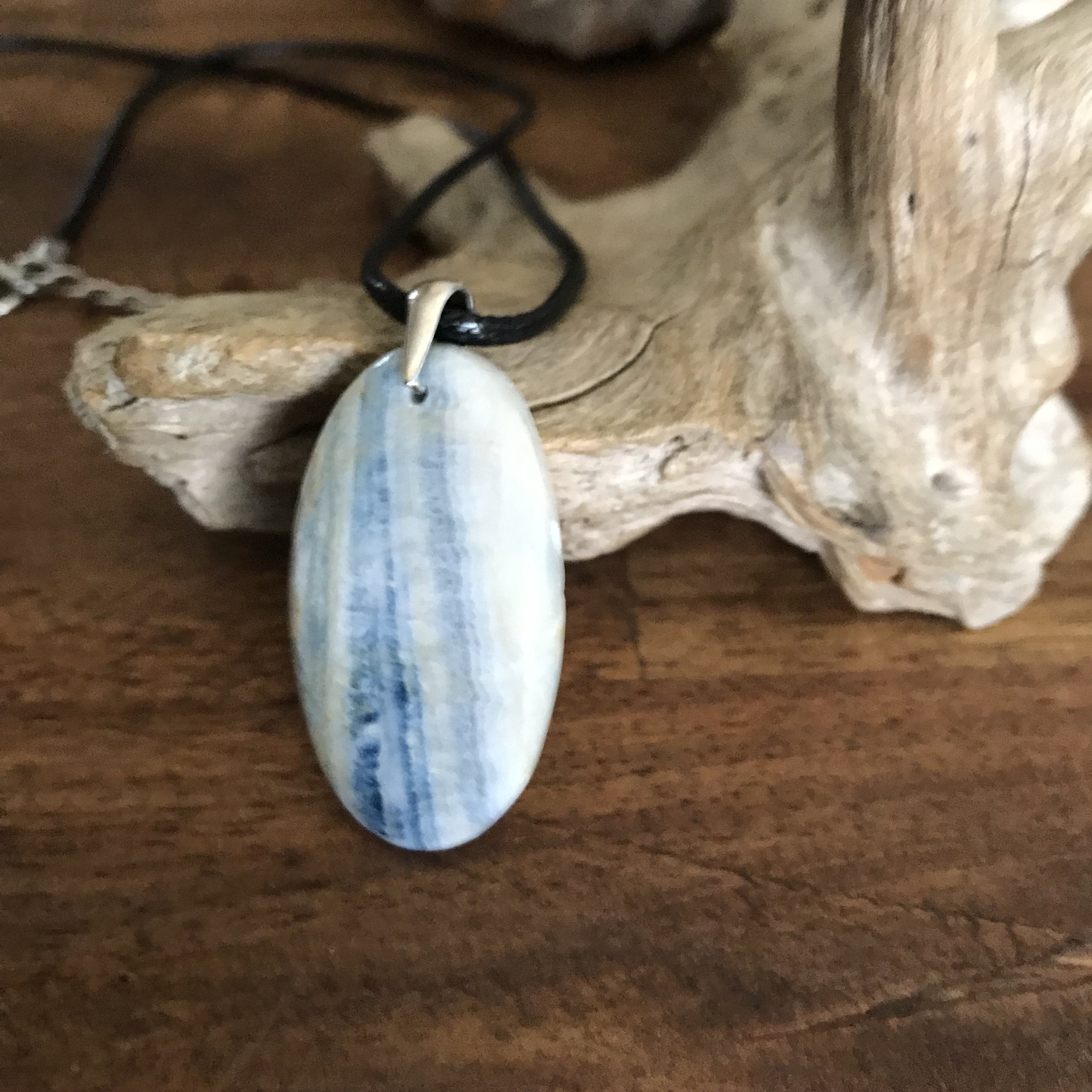 Pendentif scheelite, bélière argent 925