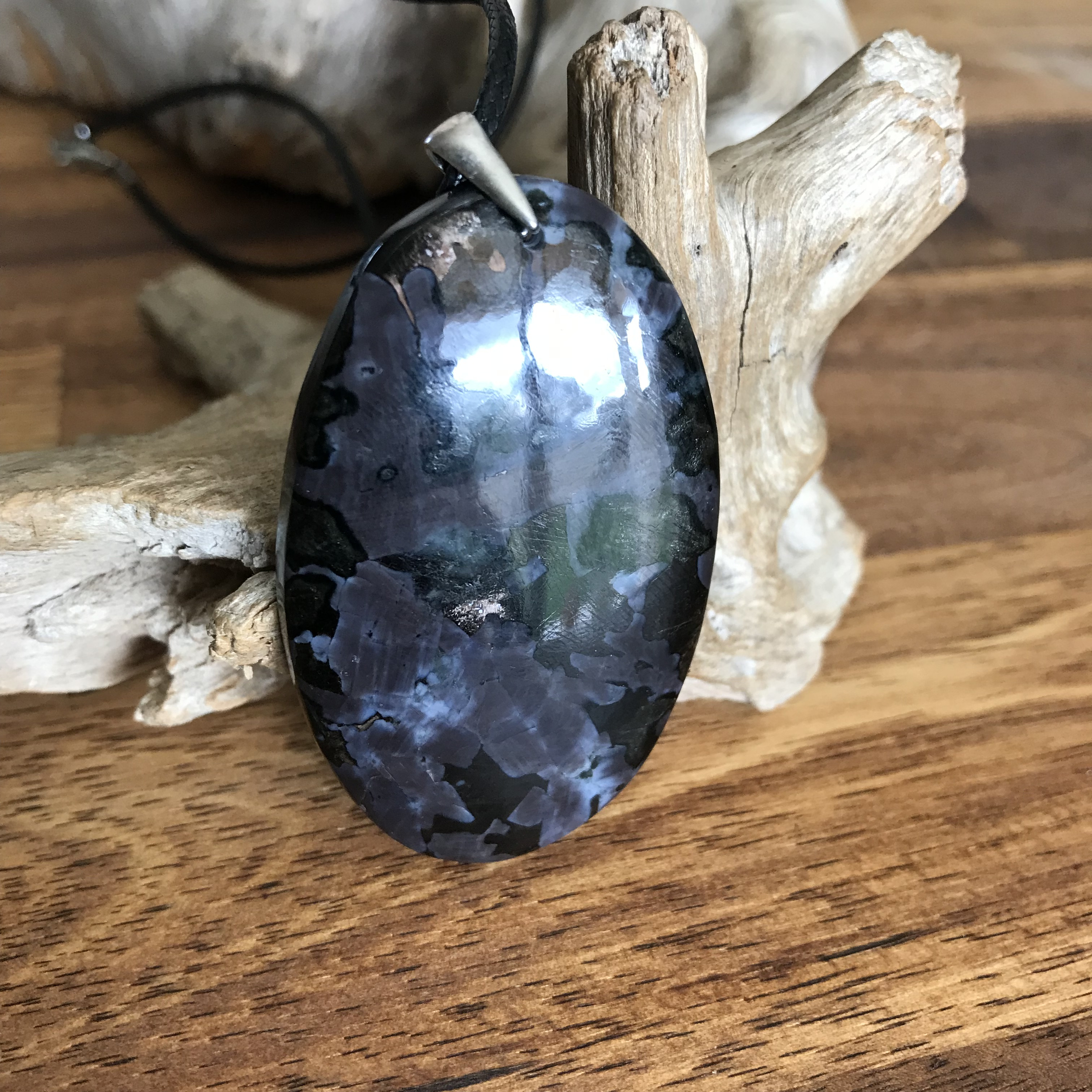Pendentif Merlinite Indigo Gabbro, bélière argent 925