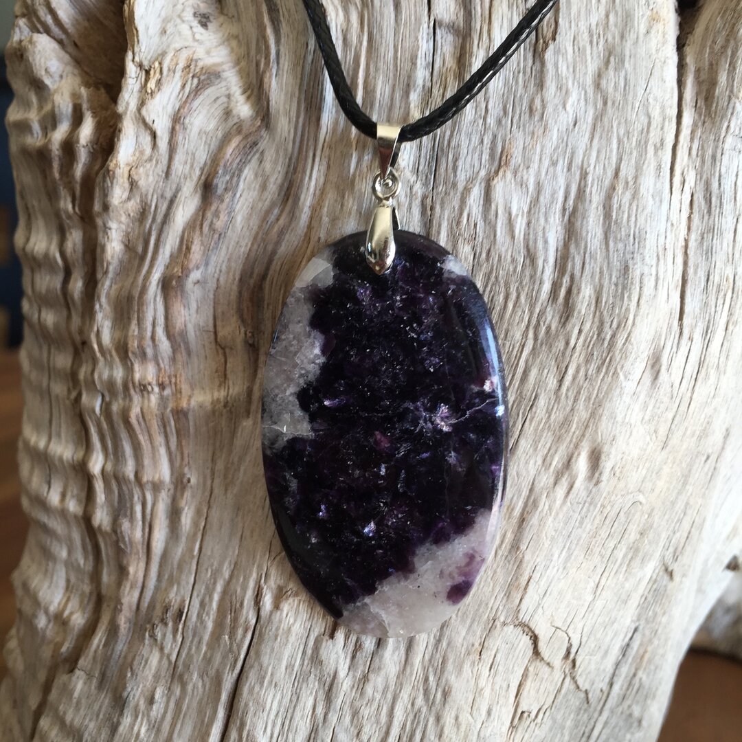 Pendentif Lépidolite 27 Carats - Pierre Naturelle En Cabochon Du Brésil, Neuf Avec étiquettes