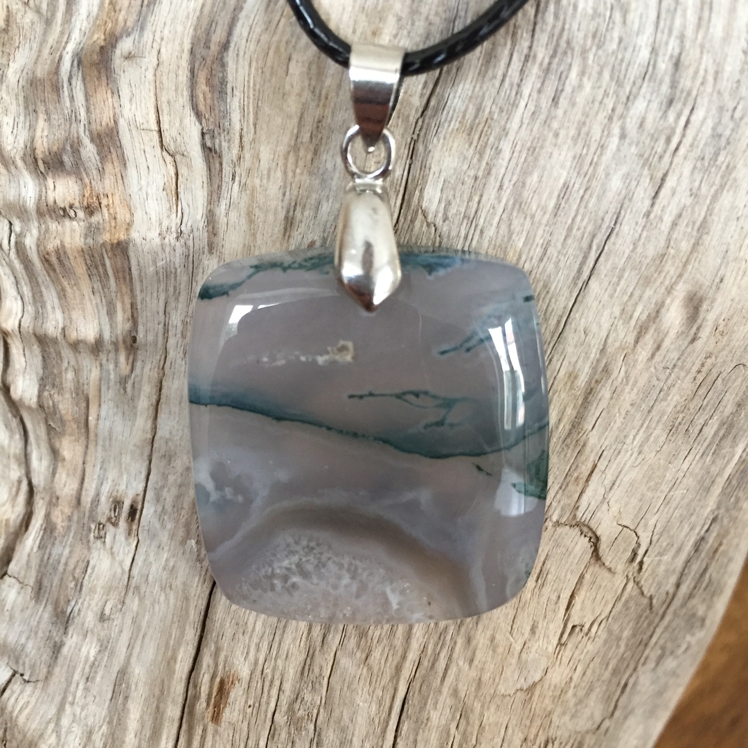 Pendentif boule agate mousse, pierre de communication et de chance