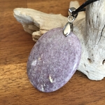 Pendentif Lépidolite, cordon coton ciré offert